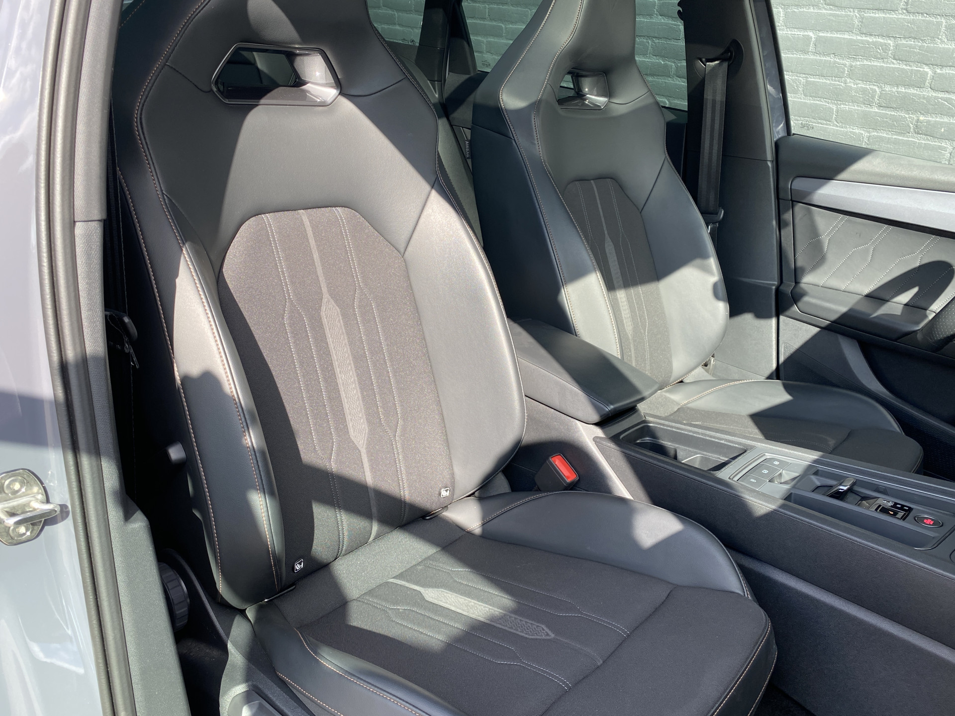 CUPRA Leon Sportstourer 1.4 e-Hybrid VZ Performance 245 pk | 1e eigenaar | dealer onderh. | panoramadak | elektr. a. klep | kuipstoelen
