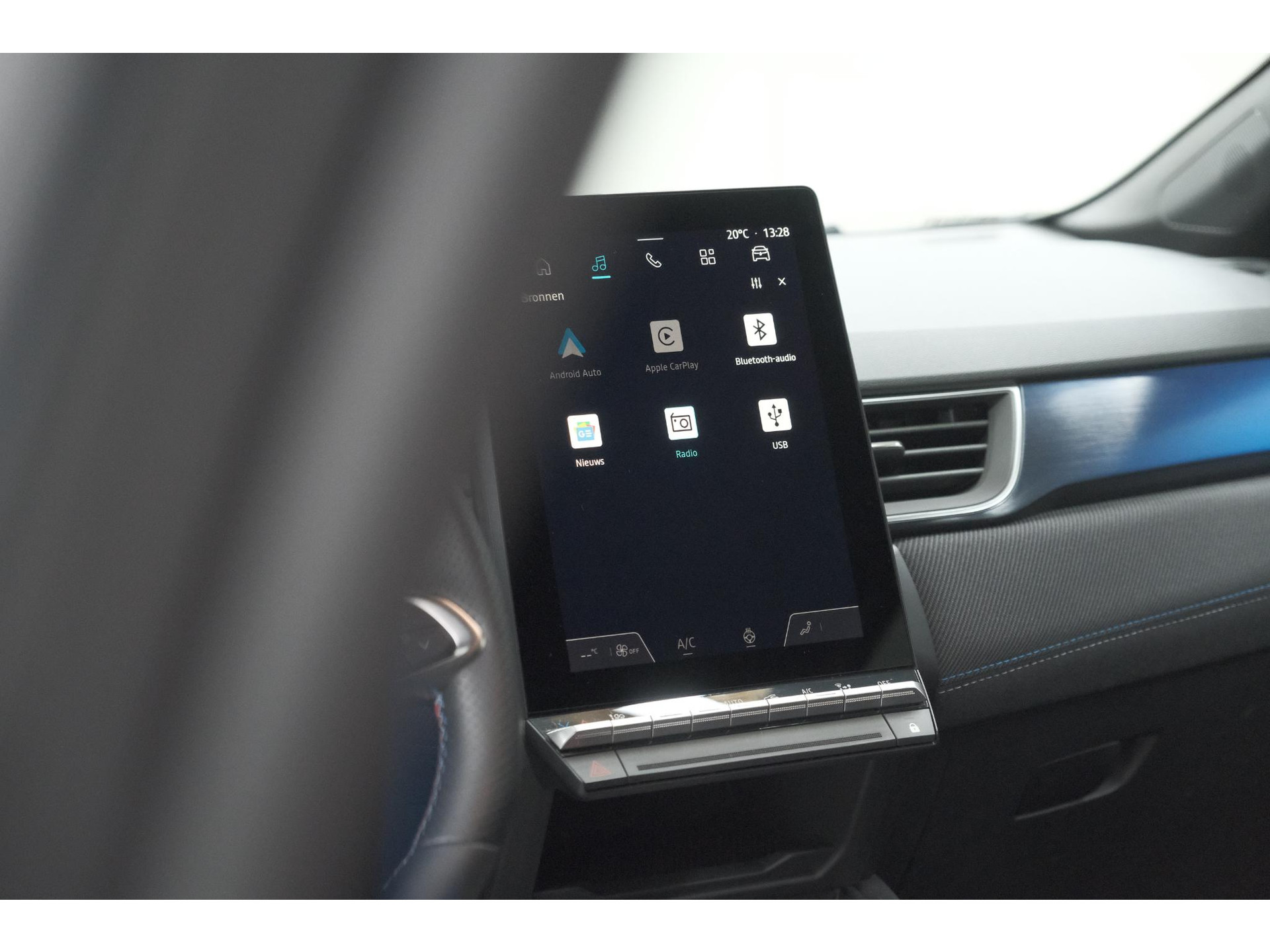 Renault Captur 1.8 E-Tech full hybrid 160 esprit Alpine | 360 Camera | Adaptieve Cruise Control | Dodehoekdetectie | Stuurwielverwarming