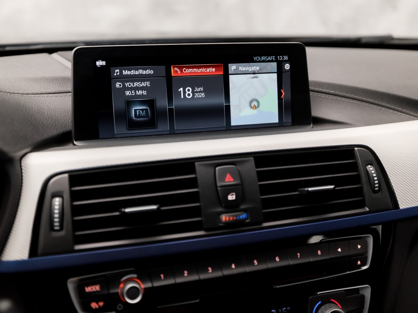BMW 4-serie Gran Coupé 418i M Sport Automaat (SCHUIFDAK, M PAKKET, GROOT NAVI, HARMAN/KARDON, STOELVERWARMING, GETINT GLAS, SPORTSTOELEN, PARKEERSENSOREN, NIEUWE APK, NIEUWSTAAT)