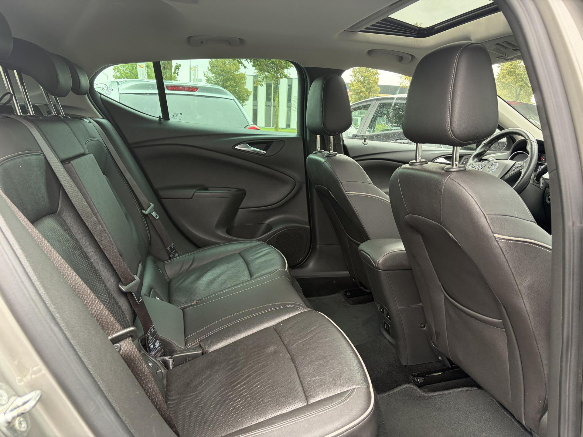 Opel Astra 1.4 Innovation ✓150pk✓Camera✓2e Eigenaar✓Carplay✓Pano✓Stoelverw✓Stuurverw✓Leder✓Navi✓Trekhaak✓Net beurt gehad✓Automaat✓Keyless✓Clima✓Cruise✓Pdc V+A✓105pk✓N.A.P✓17''Lm velgen✓Rijstrooksensor✓Apk tot 09-2027
