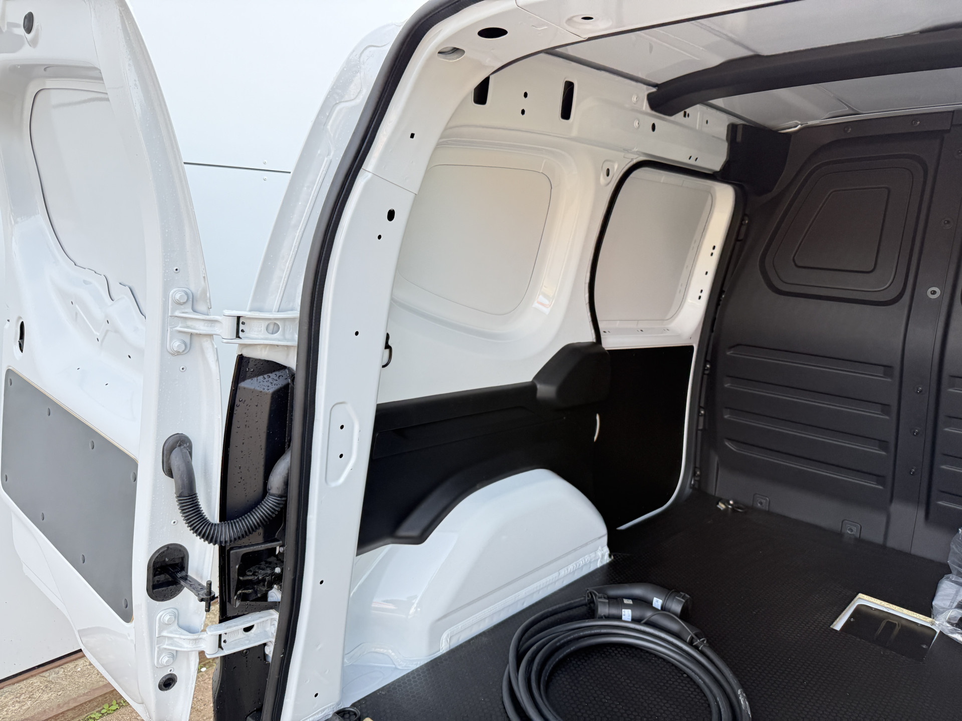 Renault Kangoo e-Tech 45kWh 122PK Nieuw! Elektrisch 300km WLTP Dubbele Schuifdeur LED Airco Carplay Cruise Control Camera Parkeersensoren v+a