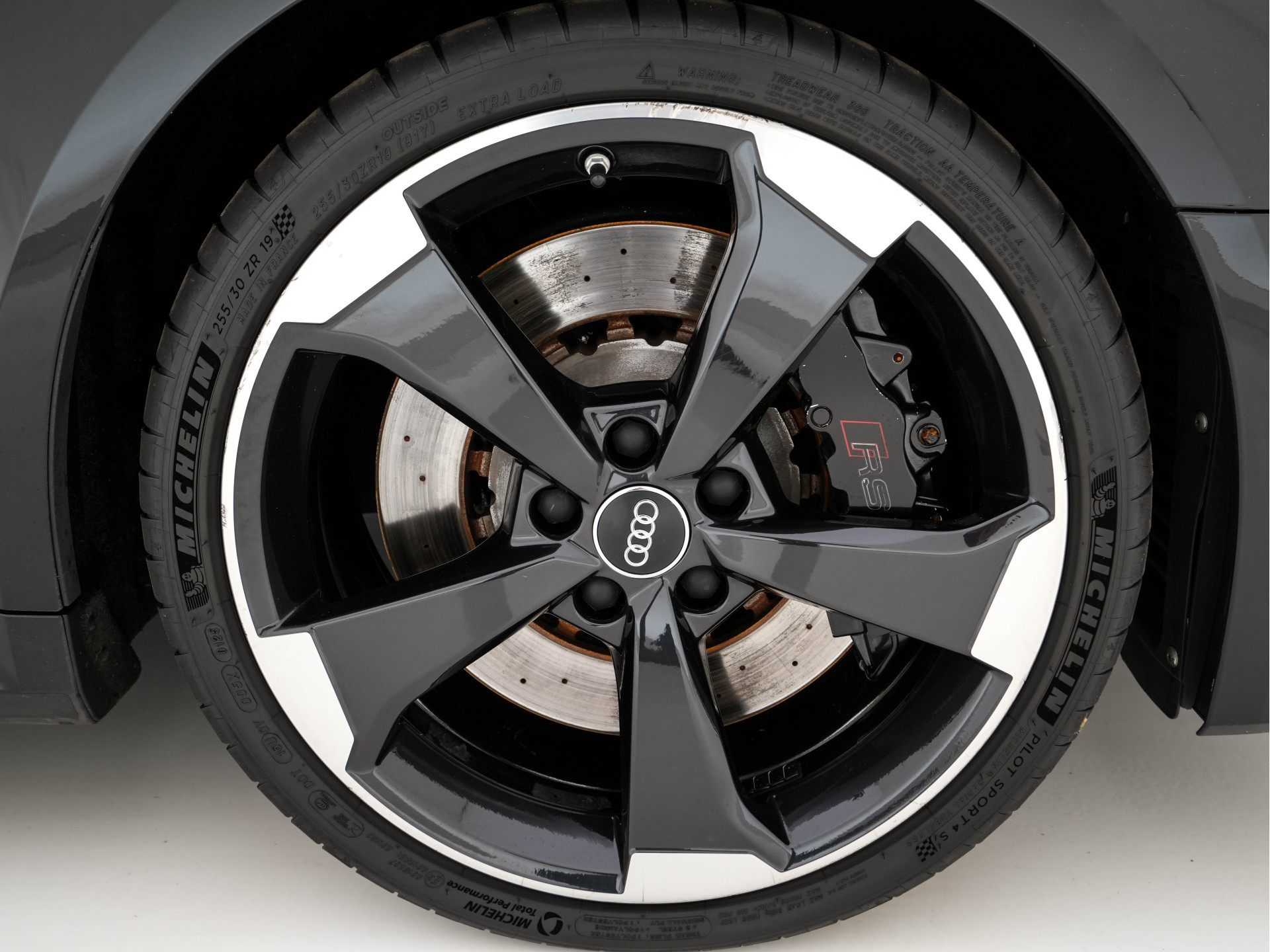 Audi RS3 2.5 TFSI quattro Aut. *RS-SEATS | PANO | NAPPA-FULL-LEATHER | DIGI-COCKPIT | BANG&OLUFSEN | APPLE-CARPLAY | ADAPTIVE-CRUISE | BLIND-SPOT | CAMERA | KEYLESS | NAVI-FULLMAP | DAB+ | MAGNETIC-RIDE | 19''ALU*