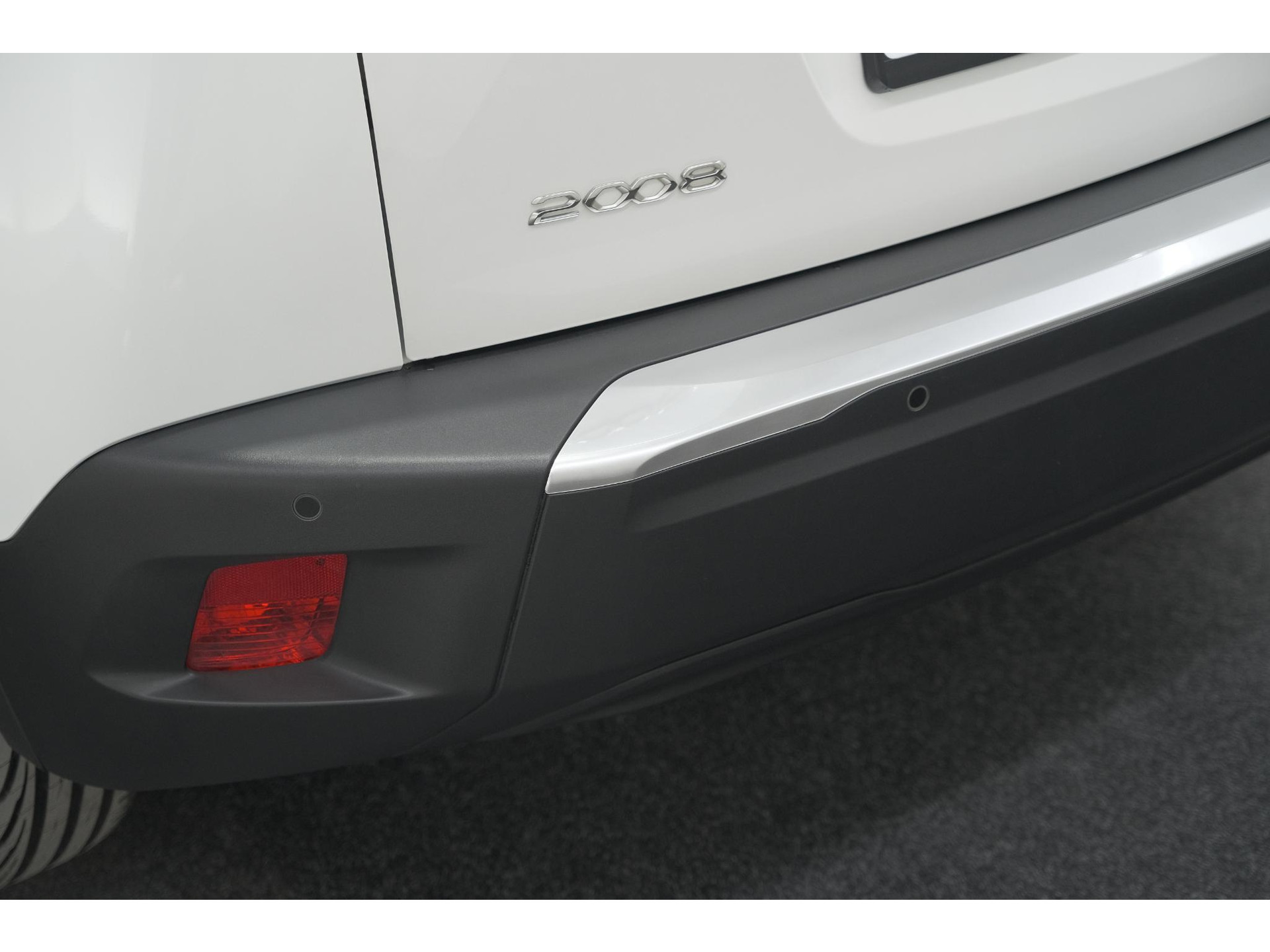 Peugeot 2008 PureTech 102 Allure Pack | Allseason Banden | Parkeersensoren | Apple Carplay
