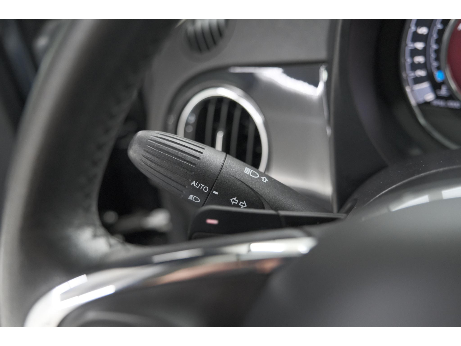 Fiat 500 C TwinAir Turbo Lounge | Parkeersensoren | Climate control | Cruise control | Apple Carplay