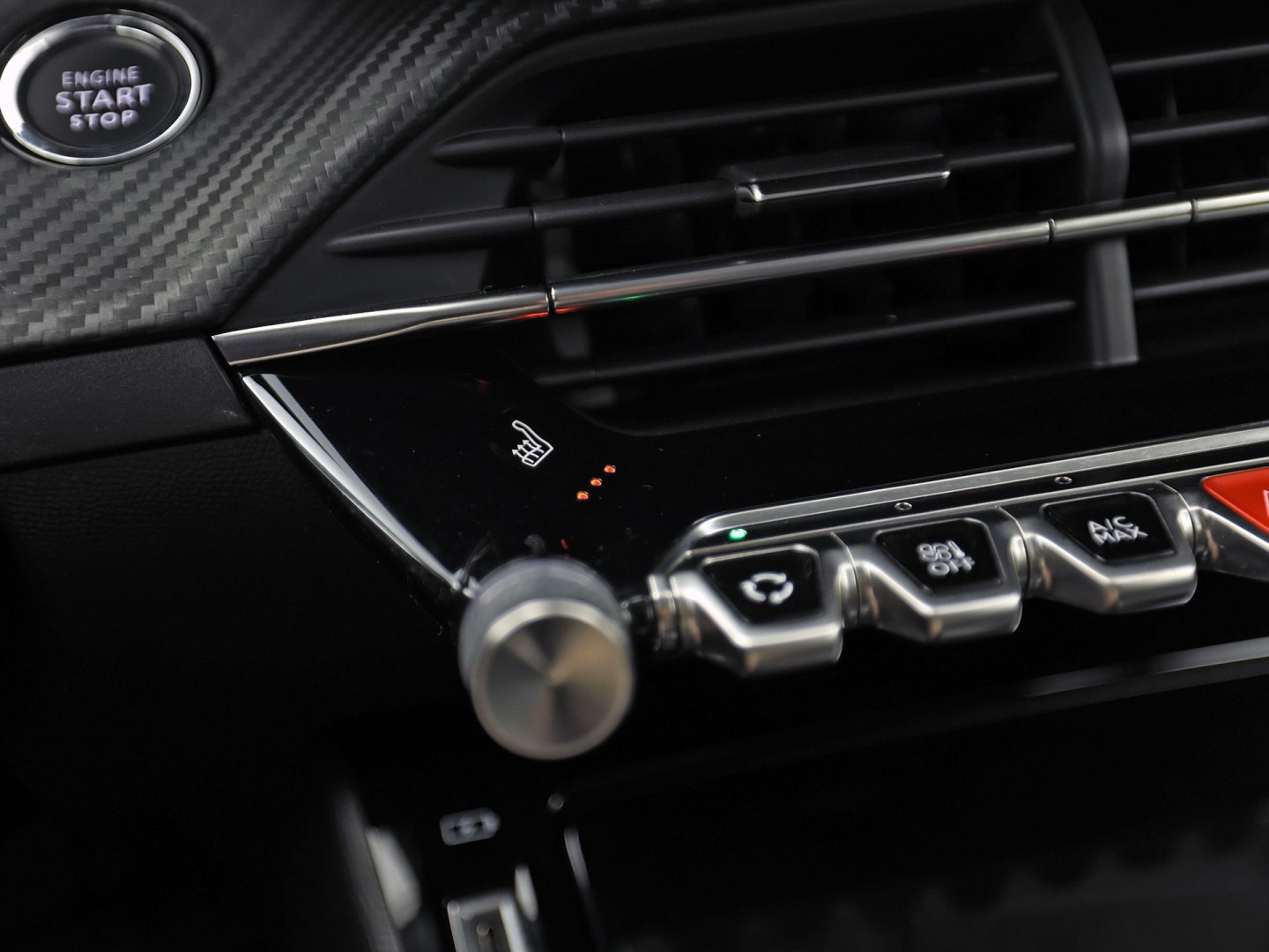 Peugeot 2008 1.2 PureTech Allure Sport Automaat VIRTUAL COCKPIT, APPLE CARPLAY, STOELVERWARMING, LEDER, SPORTSTOELEN, GETINT GLAS, ADAPTIVE CRUISE, NIEUWSTAAT)