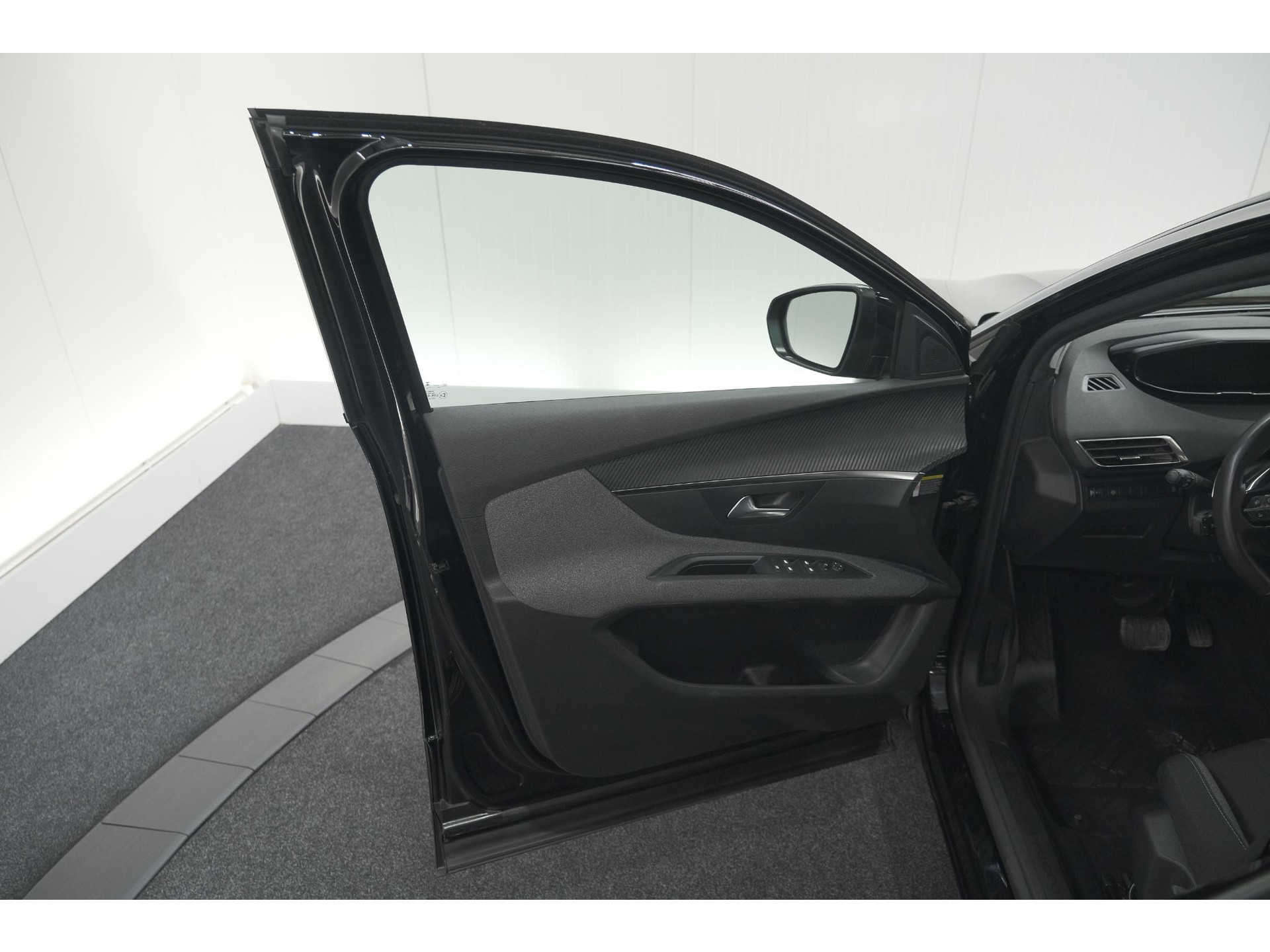 Peugeot 5008 PureTech 130 EAT8 Active Pack Business | 7 Zitplaatsen | Camera | Navigatie | Apple Carplay | Parkeersensoren