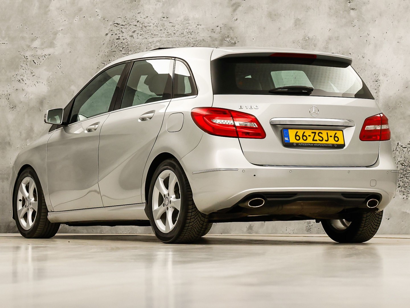 Mercedes-Benz B-Klasse 180 Sport Automaat (PANORAMADAK, GROOT NAVI, CLIMATE, SPORTSTOELEN, LEDER, XENON, CRUISE, NIEUWE APK, NIEUWSTAAT)