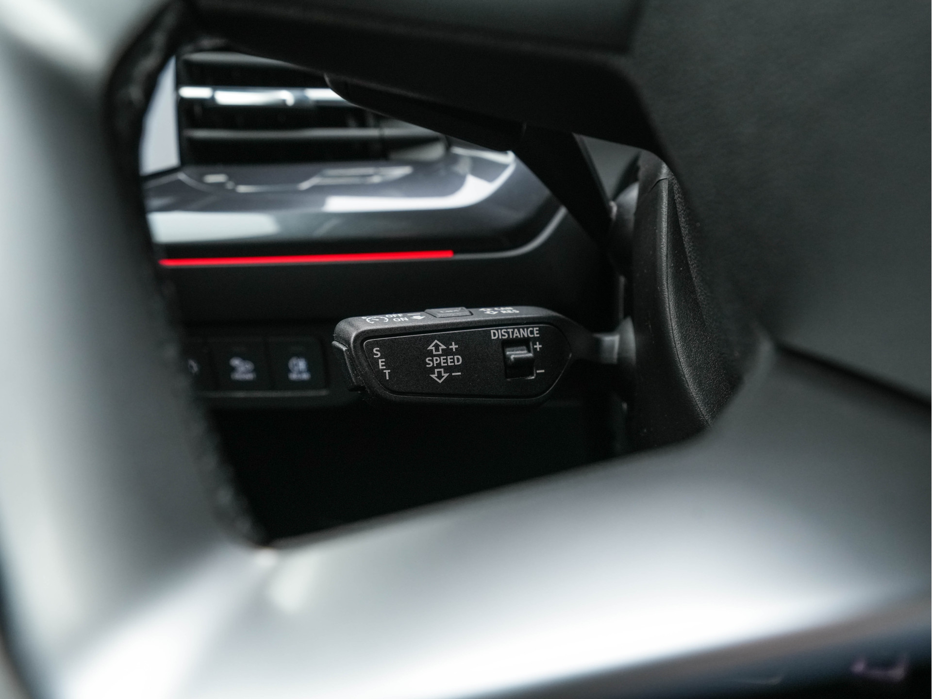 Audi Q4 e-tron 40 S-line Launch edition Competition 77 kWh [ 3-Fase-11kW ] {SOH-93%} (INCL-BTW) *HEATPUMP | LEATHER-FABRIC | SONOS-AUDIO | MATRIX-LED | ADAPTIVE-CRUISE | HEATED-SPORTSEATS | AMBIENTLIGHT | DIGI-COCKPIT | CAMERA | KEYLESS | DAB+ | NAVI-FULL