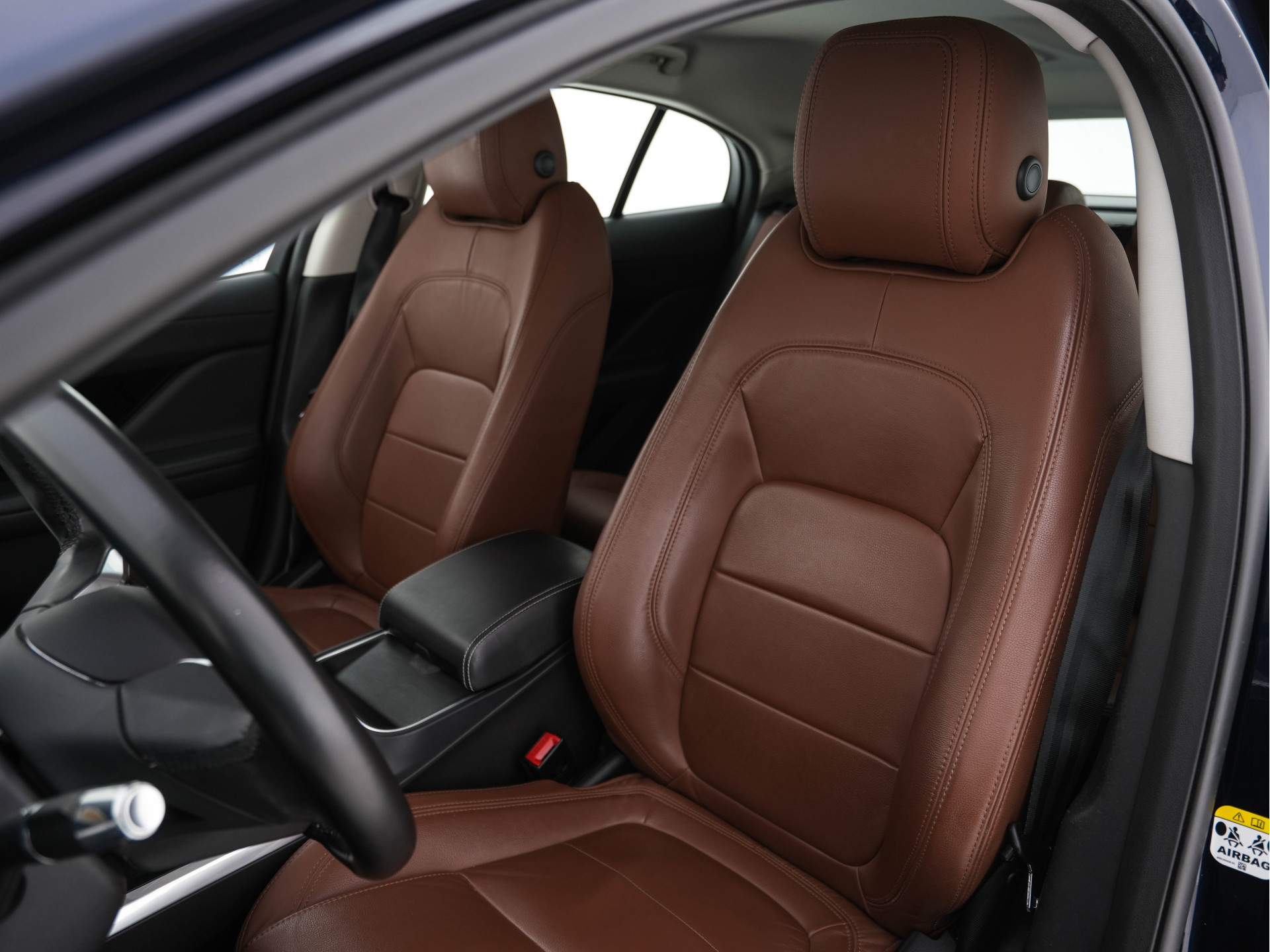 Jaguar I-PACE EV320 S AWD Business Pack 90 kWh [ 3-Fase ] {SOH-88%} (INCL-BTW) *LEATHER | FULL-LED | MERIDIAN-AUDIO | DIGI-COCKPIT | KEYLESS | DAB+ | NAVI-FULLMAP | ECC | HEATED-COMFORTSEATS | PDC | SURROUND-VIEW | CRUISE | LANE-ASSIST | TOWBAR | 20''A