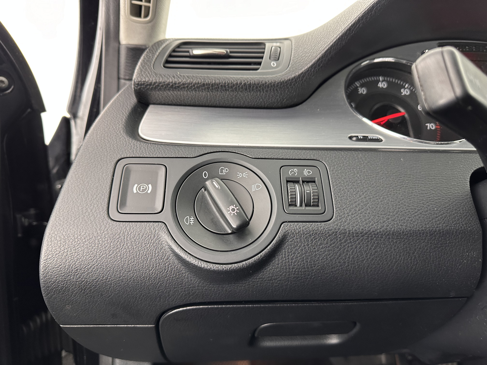 Volkswagen Passat 2.0 FSI Highline Aut. *NAVI-FULLMAP | LEATHER-ALCANTARA | SPORT-SEATS | ECC | HEATED-SEATS | PDC | CRUISE*