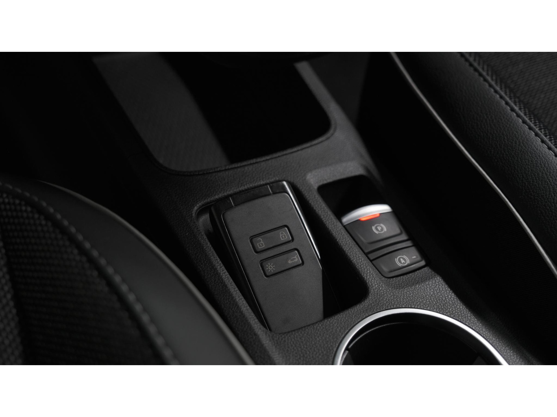 Renault Captur Mild Hybrid 140 EDC Techno | 360 Camera | 9.3 Inch Grootscherm | Stoelverwarming | Apple Carplay | 18 Inch Lichtmetalen Velgen