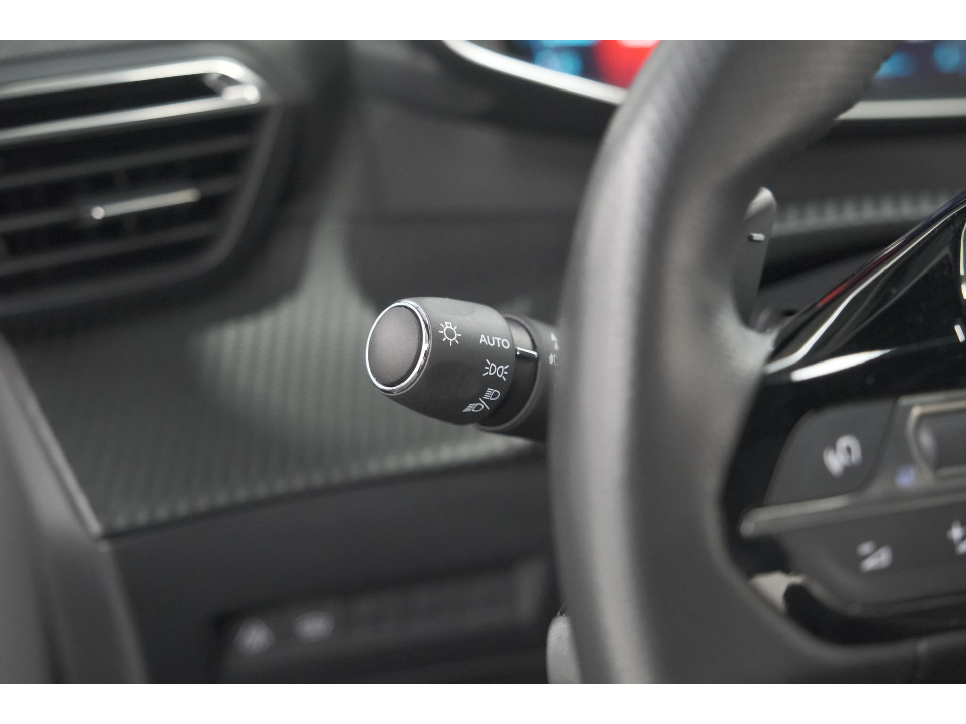 Peugeot 2008 PureTech 130 EAT8 GT | Camera | Dodehoekdetectie | Apple Carplay | Pack Winter