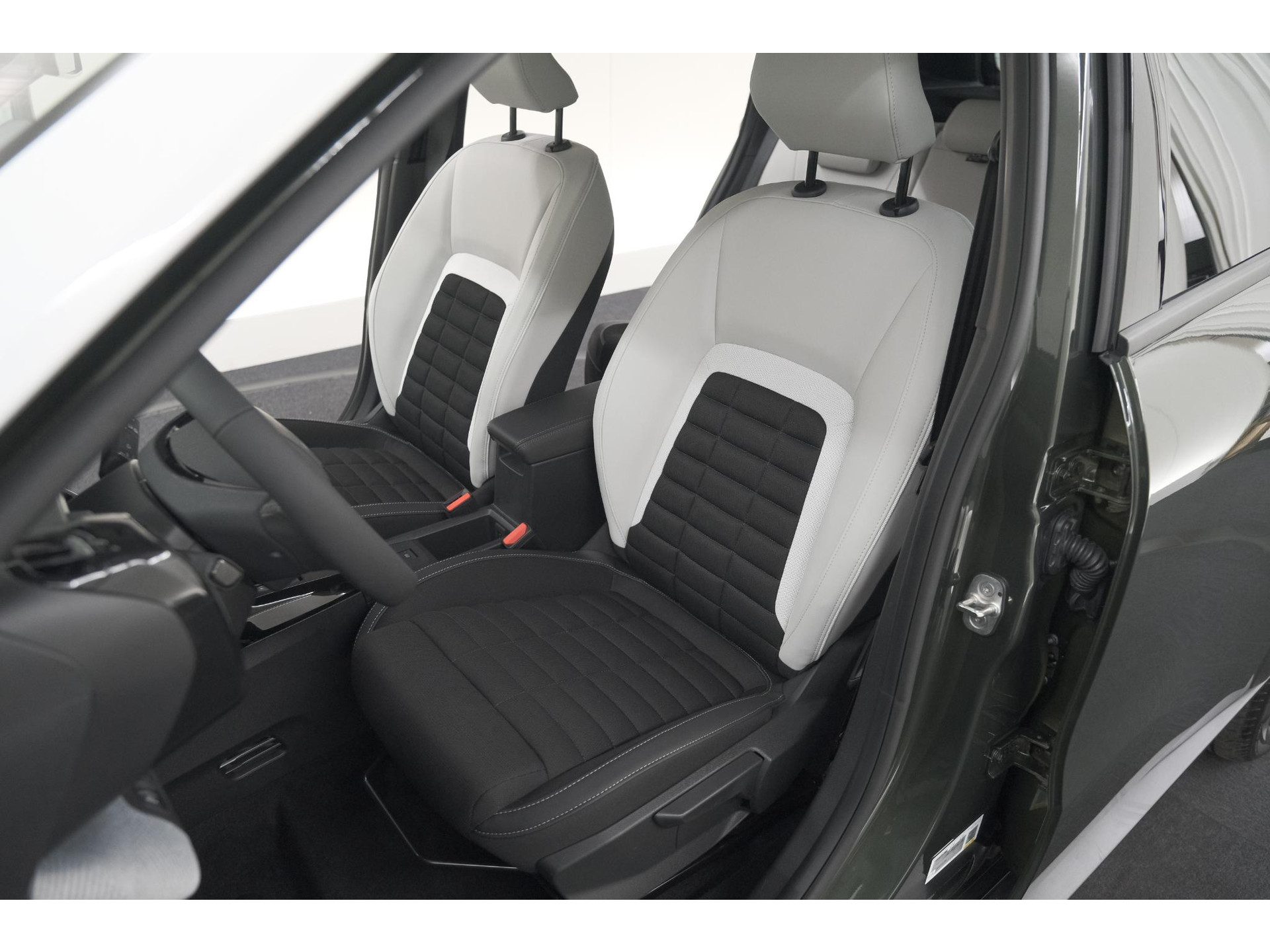 Citroen Ë-C3 Aircross Plus 113pk Extended Range 54 kWh | 11 KW Lader | Camera | Apple CarPlay | Parkeersensoren