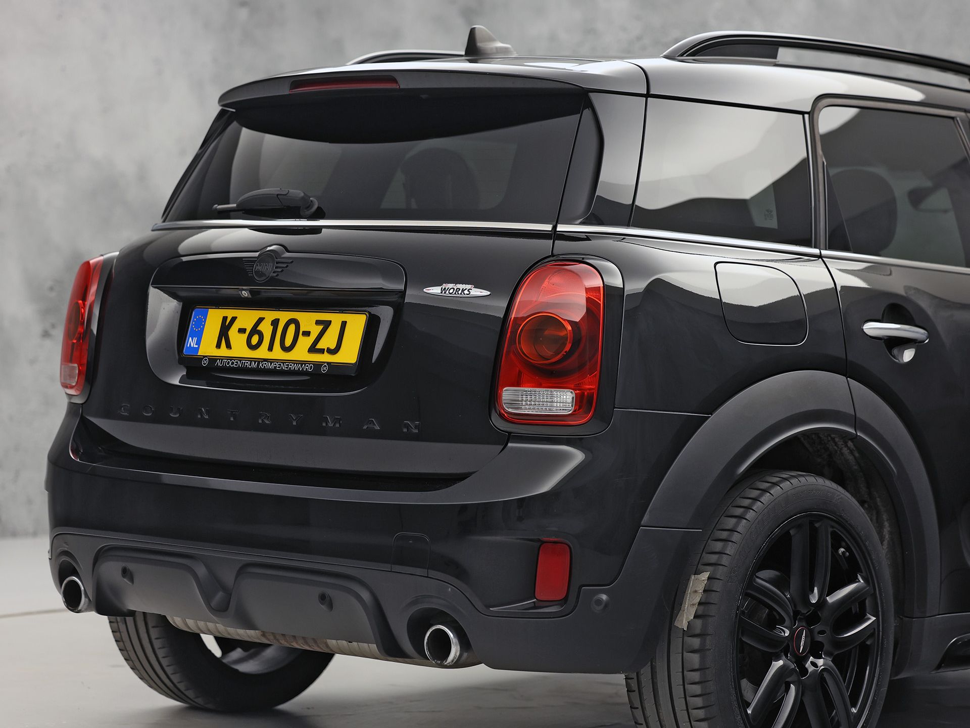 MINI Countryman 2.0 Cooper S John Cooper Works Chili 192Pk Automaat (PANORAMADAK, GROOT NAVI, LEDER, HARMAN/KARDON, CAMERA, STOELVERWARMING, SPORTSTOELEN, GETINT GLAS, NIEUWSTAAT)