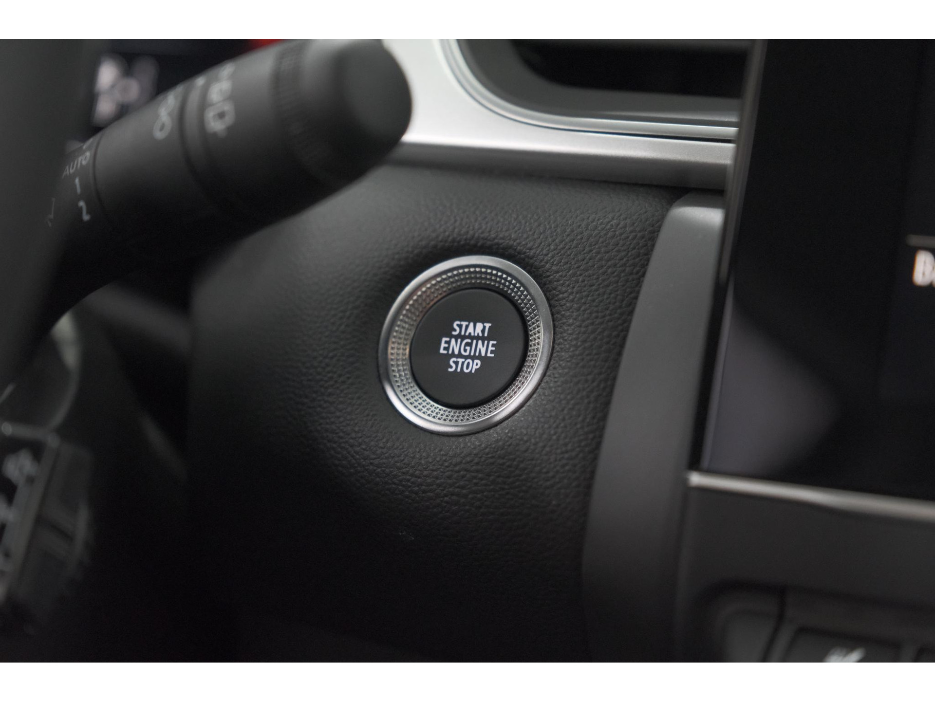 Renault Captur Mild Hybrid 140 EDC Techno | 360 Camera | Groot scherm | Stoelverwarming | Parkeersensoren | Allseason banden