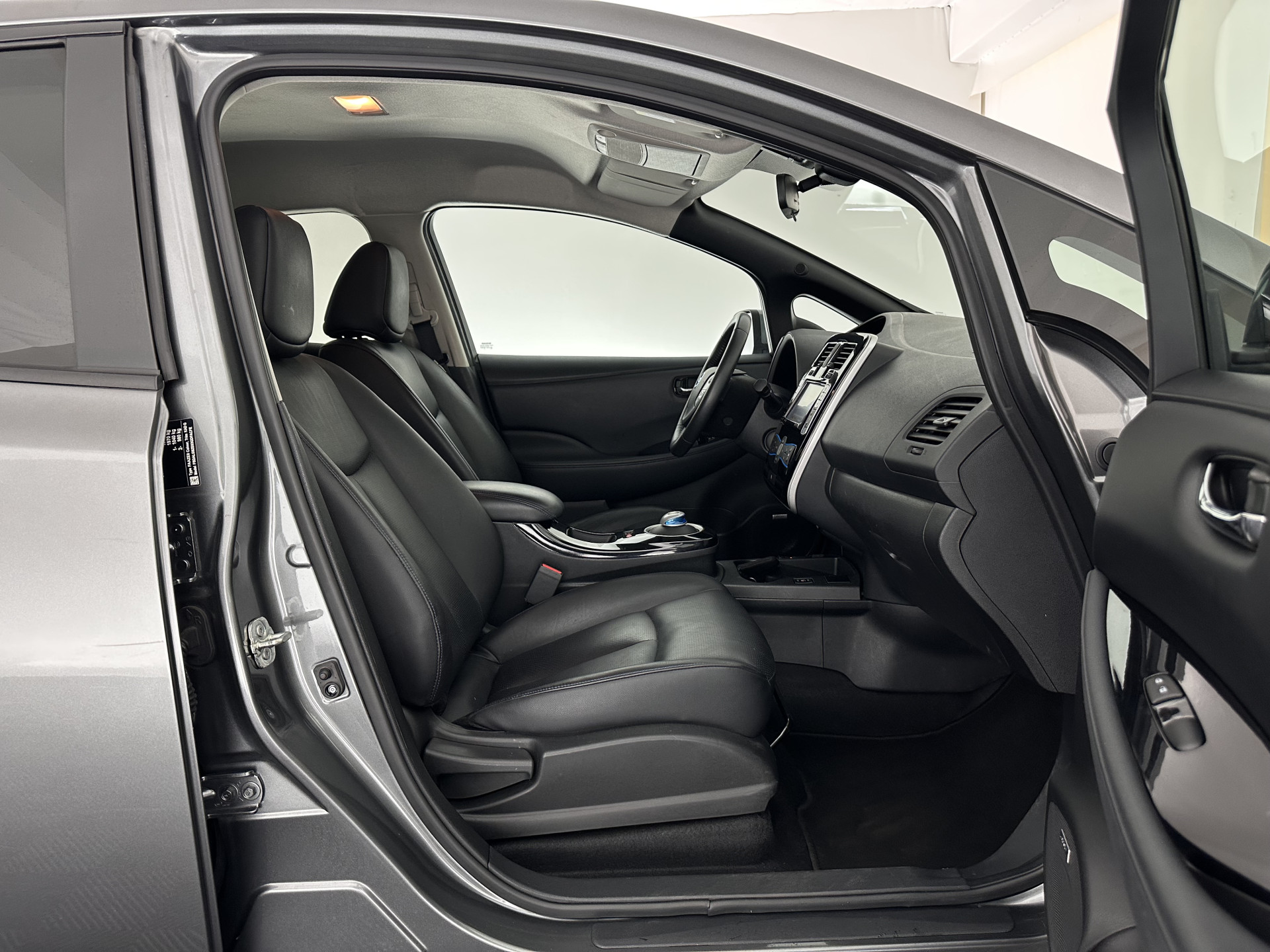 Nissan LEAF Business Edition 30 kWh Aut. *LEATHER | FULL-LED | BOSE-SURROUND | TOPVIEW | KEYLESS | NAVI-FULLMAP | ECC | HEATED-COMFORTSEATS | PRIVACYGLASS | DIGI-COCKPIT | DAB | 17"ALU*