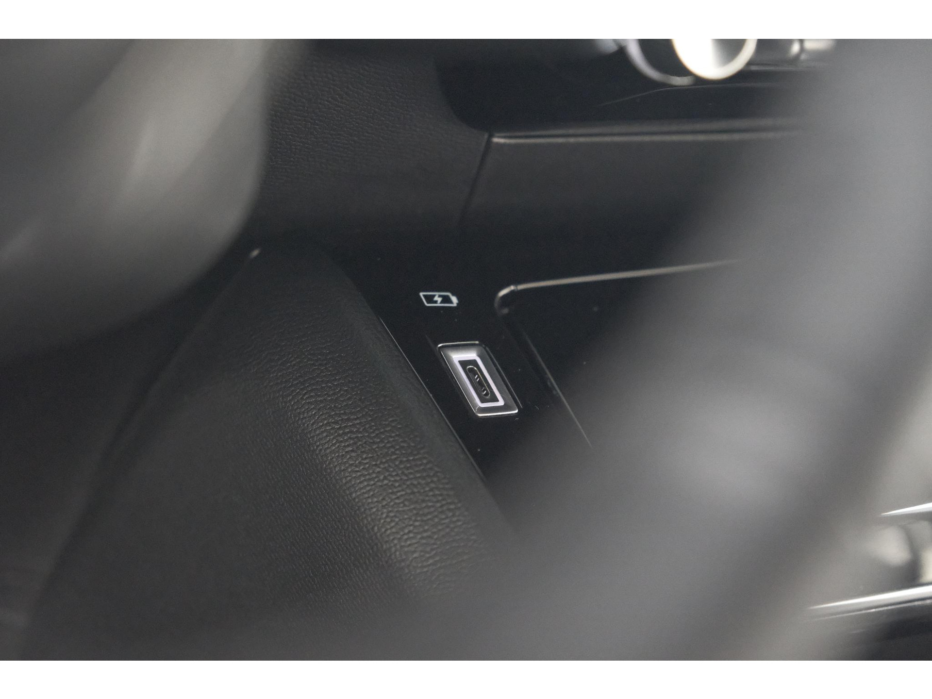 Peugeot 2008 Hybrid 136 e-DCS6 Allure | 360 Camera | Adaptieve Cruise Control | Dodehoekdetectie | Navigatie