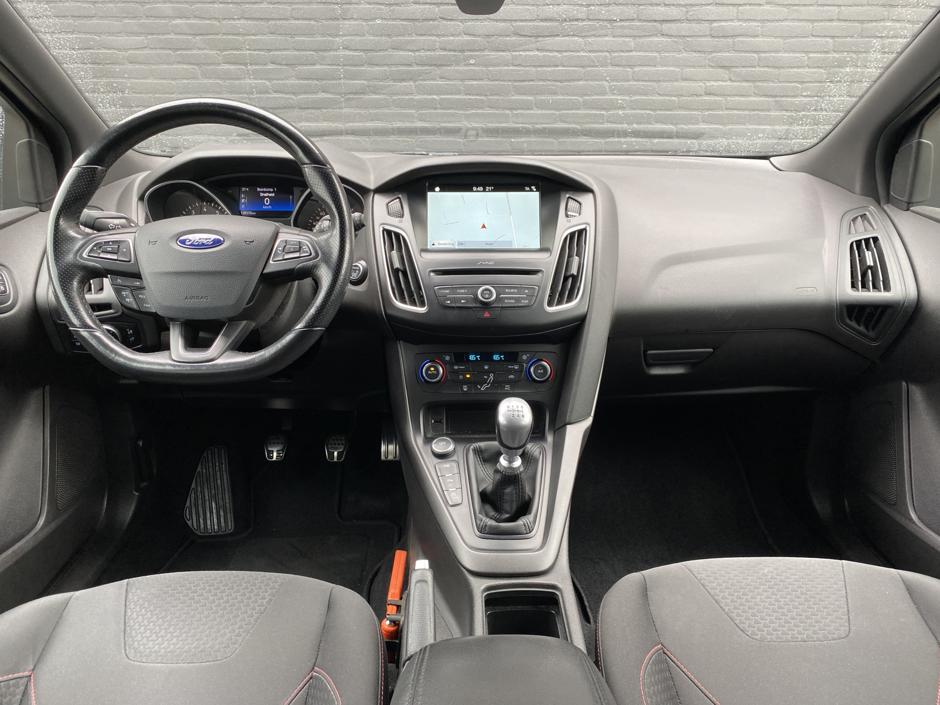 Ford Focus 1.5 ST-Line 150 pk | navigatie | cruise control | trekhaak | all season banden | carplay | parkeersensoren