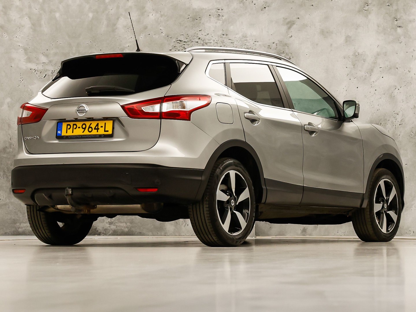 Nissan Qashqai 1.2 N-Connecta Sport (PANORAMADAK, NAVIGATIE, 360 CAMERA, SPORTSTOELEN, GETINT GLAS, TREKHAAK, CRUISE, NIEUWSTAAT)
