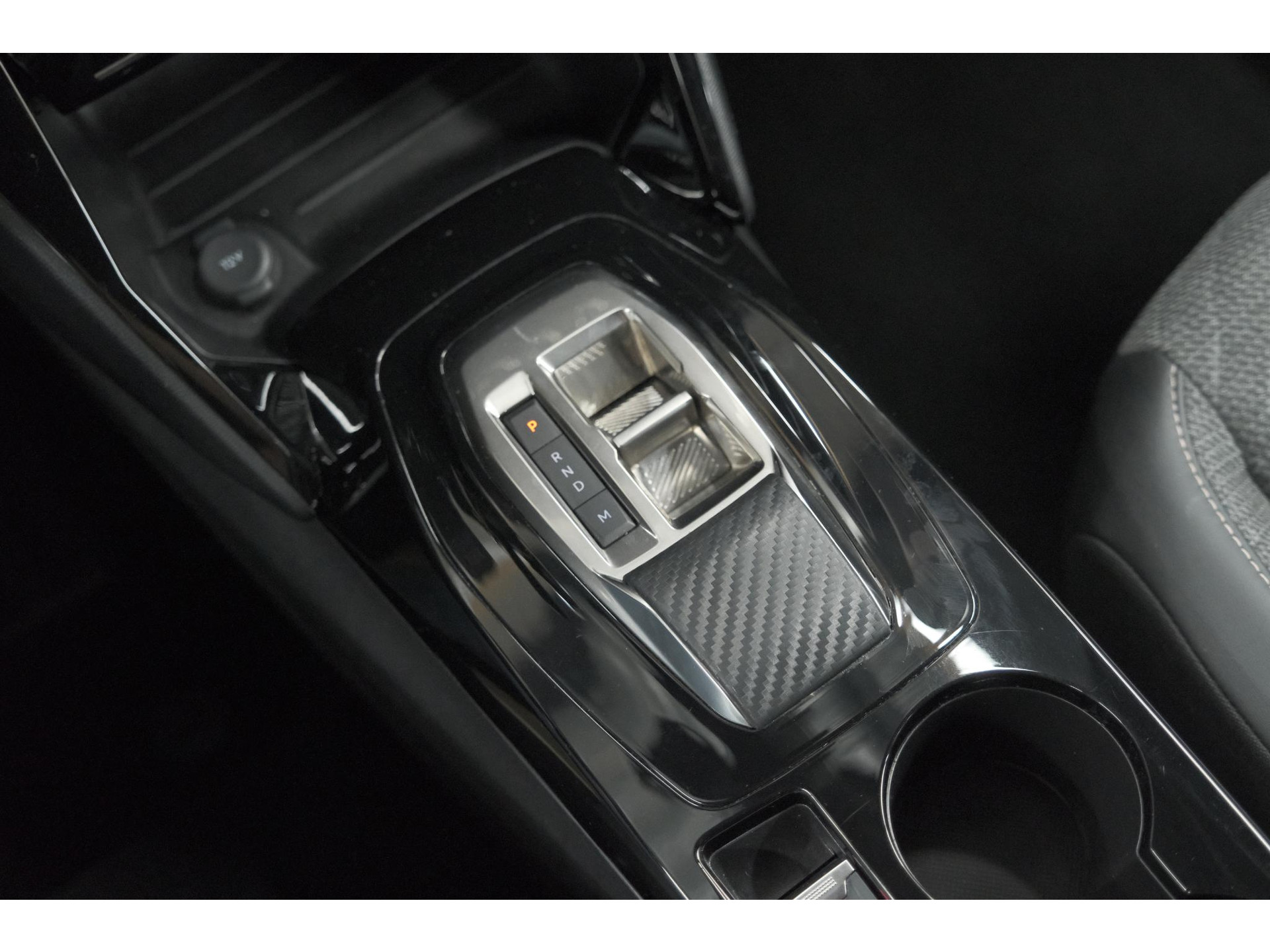 Peugeot 2008 Hybrid 136 e-DCS6 Allure | 360 Camera | Adaptieve Cruise Control | Dodehoekdetectie | Navigatie