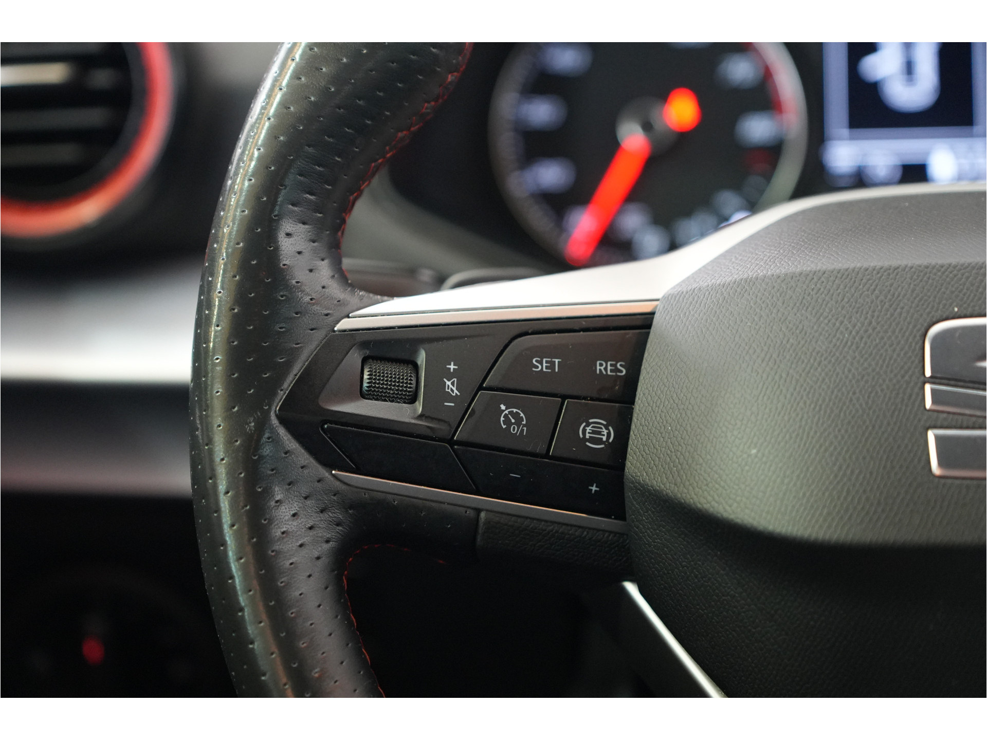 SEAT Arona 1.5 TSI EVO FR Business Intense | 150 pk | Camera | Stl. verw. | Adaptive Cruise |