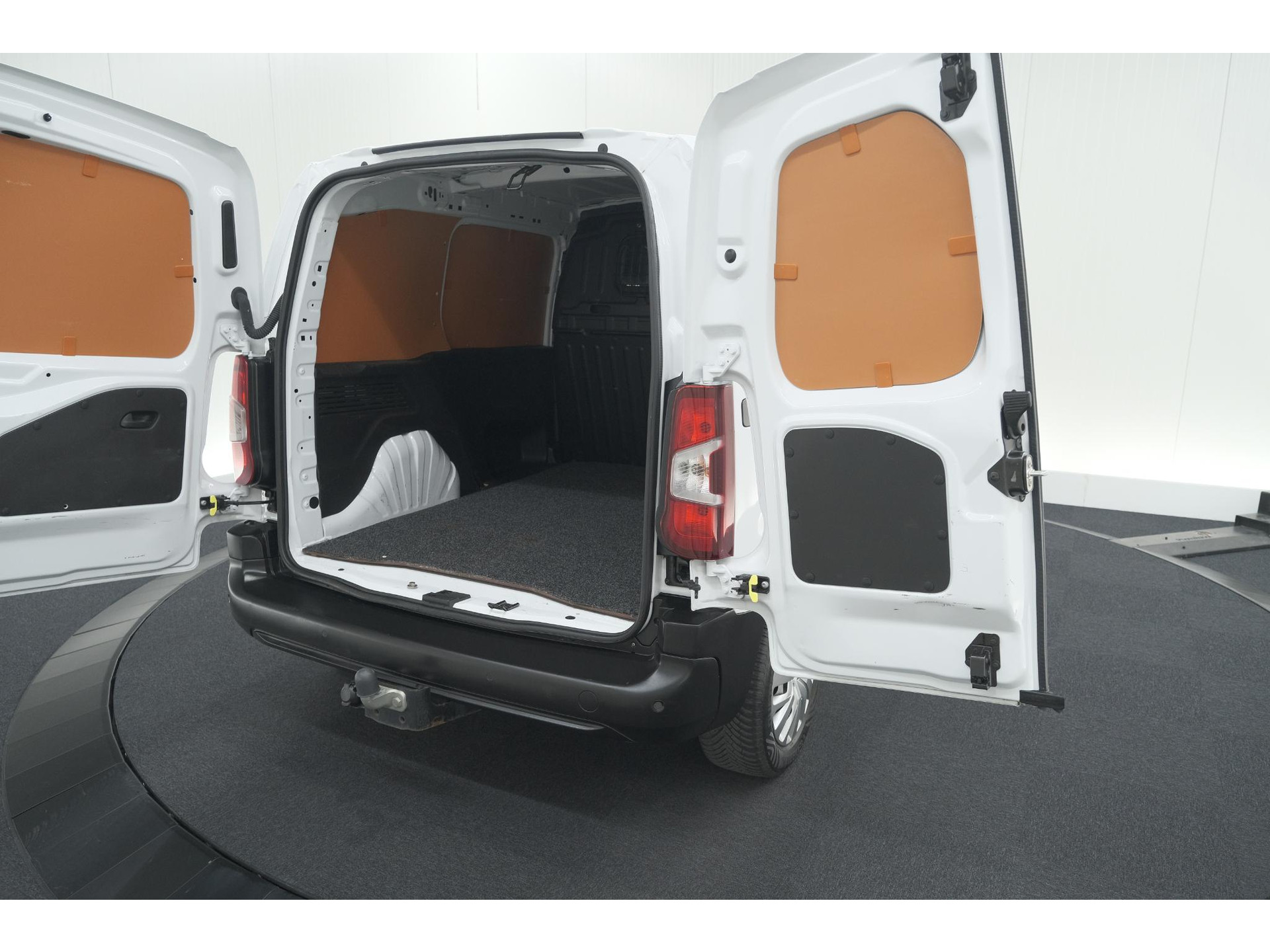 Peugeot Partner 1.5 BlueHDi 100 S&S L1 | Trekhaak | Camera | Apple Carplay | Laadruimte-Pakket