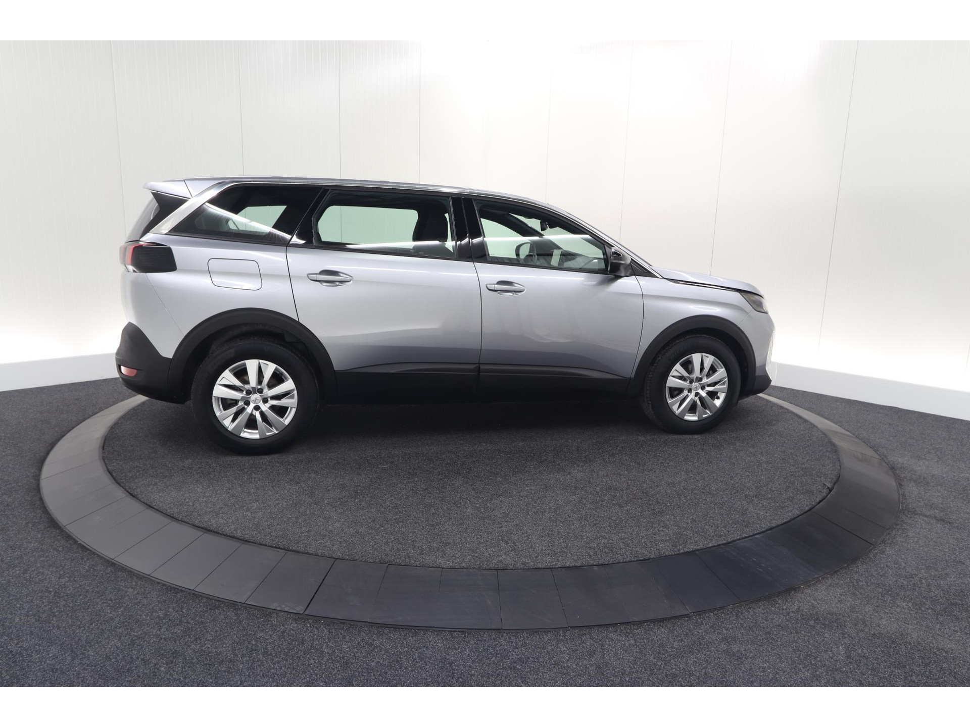 Peugeot 5008 PureTech 130 EAT8 Active Pack | 7 Zitplaatsen | Camera | Apple Carplay | Parkeersensoren