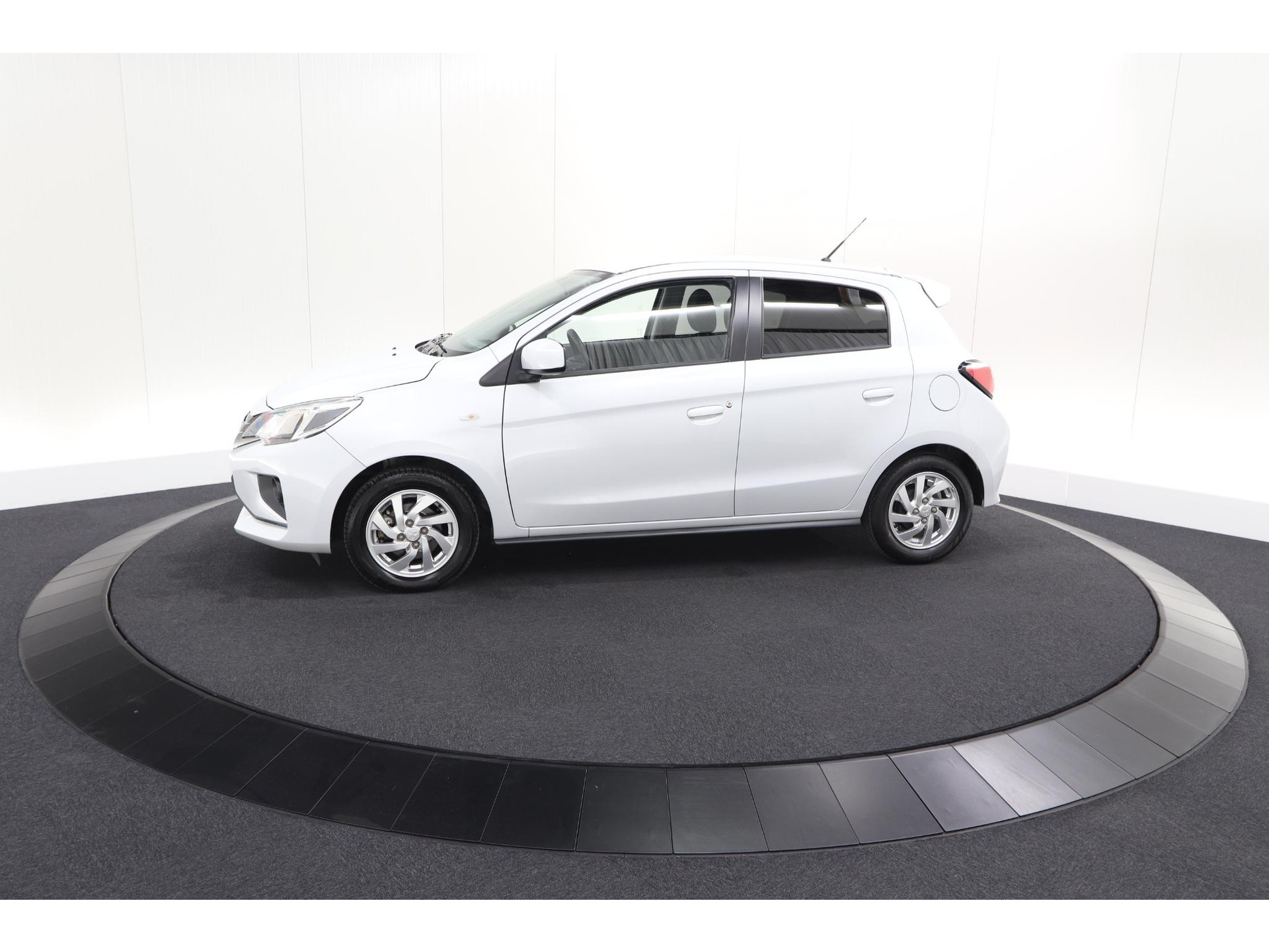 Mitsubishi Space Star 1.2 Intense | AUTOMAAT! | Apple Carplay | Allseason Banden | Climate Control