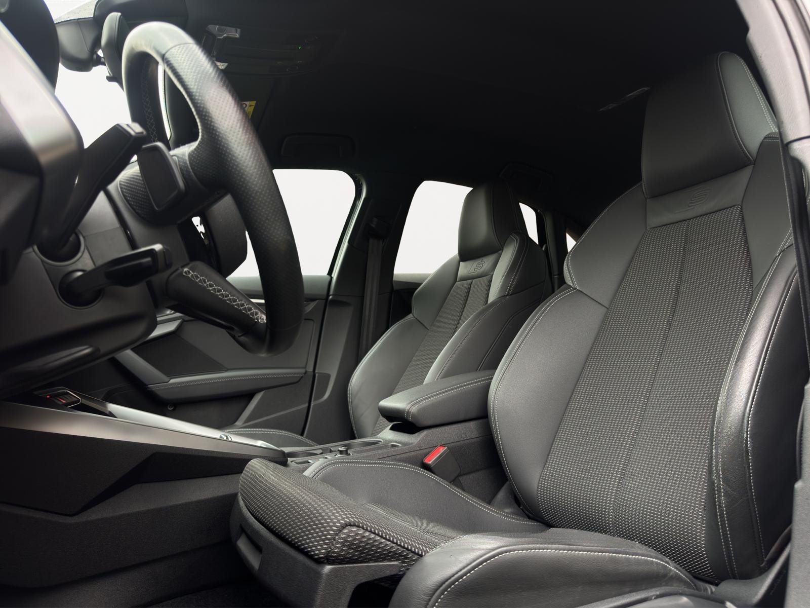 Audi A3 Limousine 35 TFSI 150PK 2X S-Line *NL-AUTO*