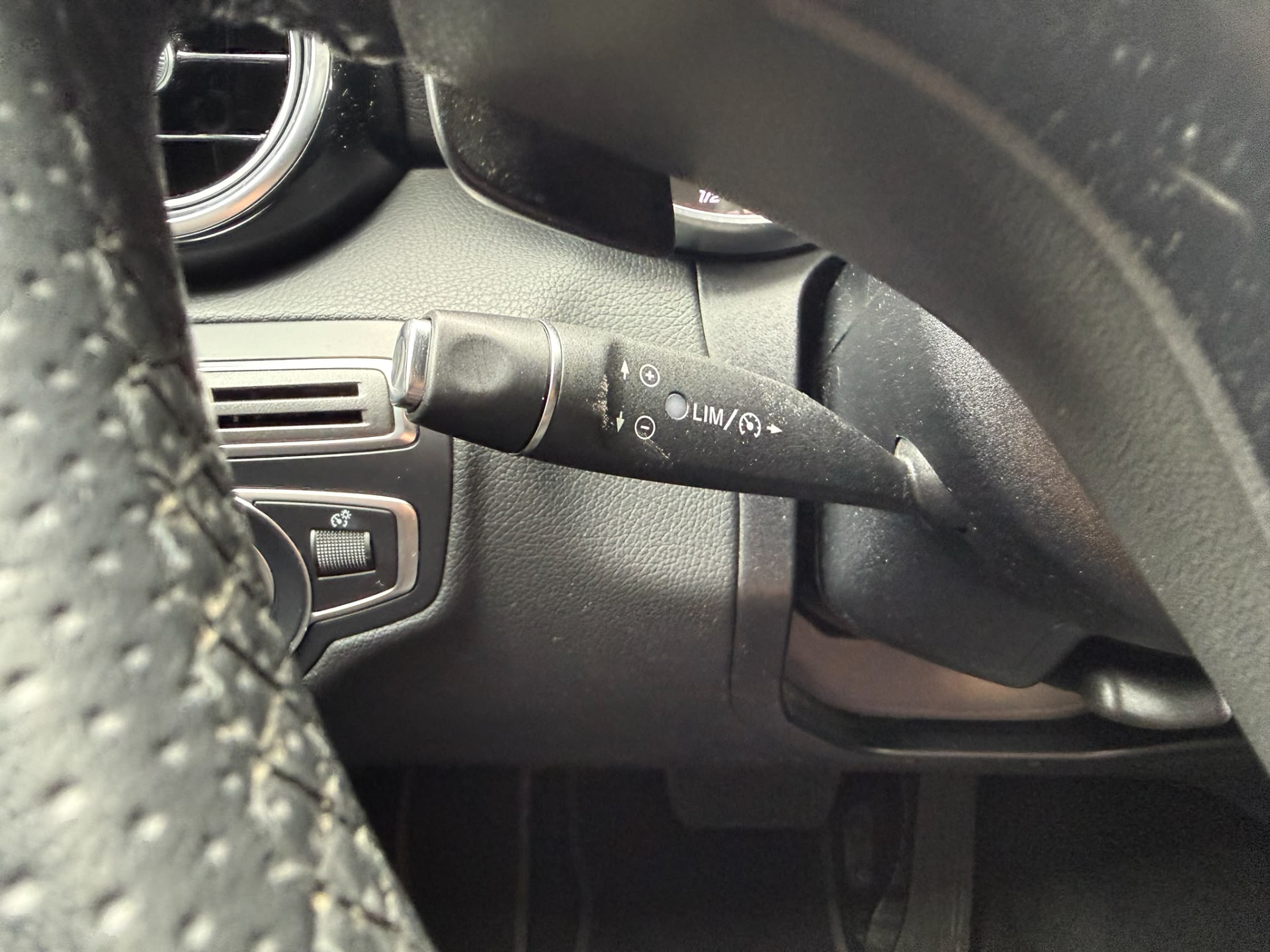 Mercedes-Benz C-klasse 200 Premium Plus | 1E EIGENAAR | 3/6/12MND GARANTIE| LED | CRUISE | SFEER | STOELVERWM. | NAVI |