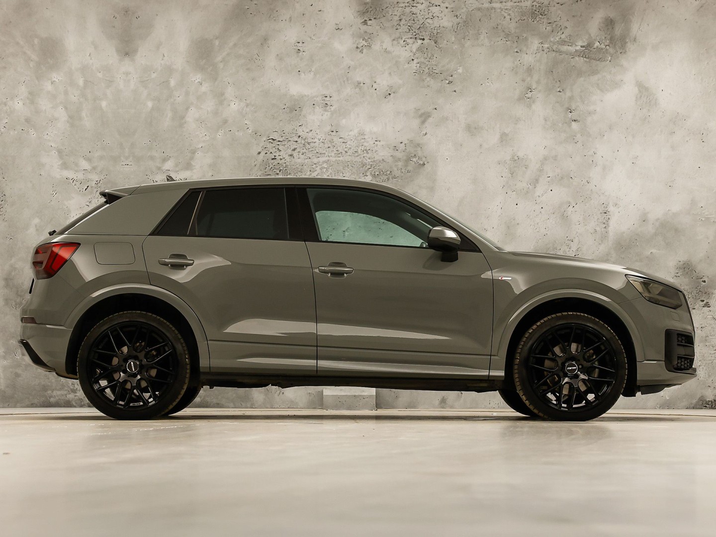 Audi Q2 1.4 TFSI S-Line Sport 150Pk (2X S-LINE, GROOT NAVI, GETINT GLAS, LEDER, LED KOPLAMPEN, SPORTSTOELEN, PARKEERSENSOREN, CRUISE, NIEUWSTAAT)