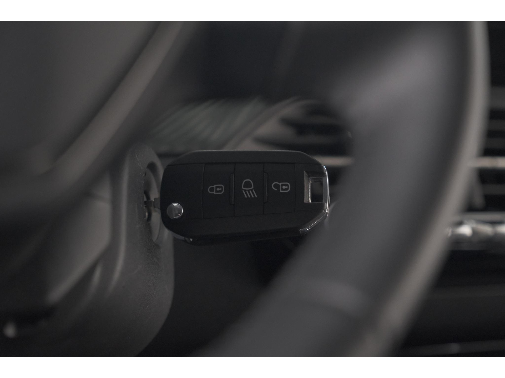 Peugeot 208 PureTech 100 Allure | Apple Carplay | Parkeersensoren | Climate Control