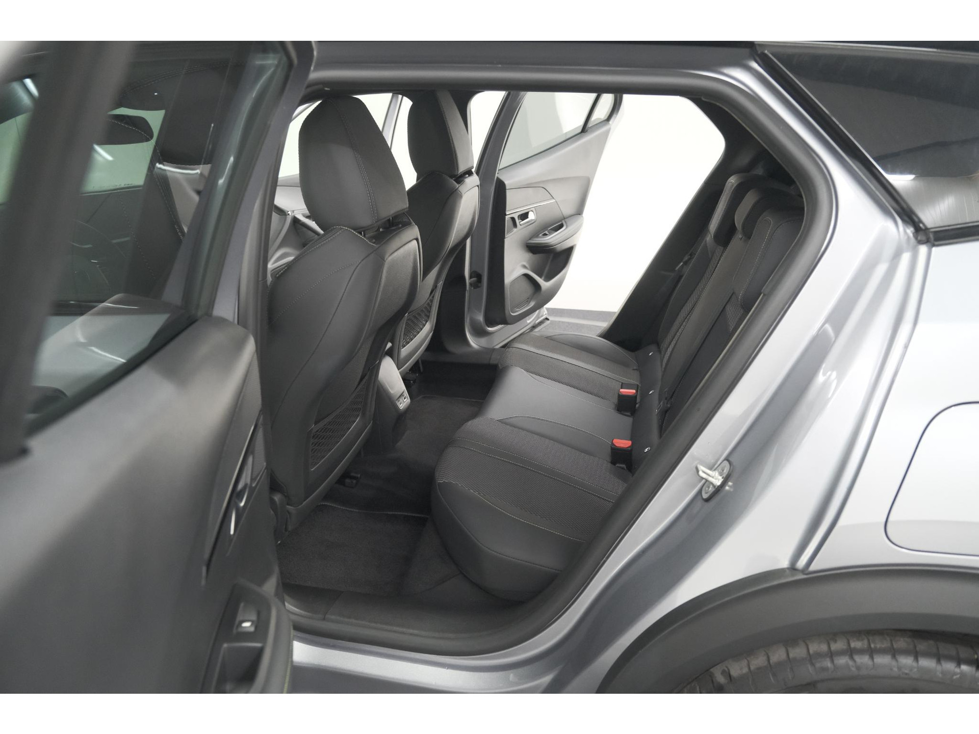 Peugeot e-2008 EV GT 50 kWh | 3 Fase | 360 Camera | Adaptieve Cruise Control | Dodehoekdetectie