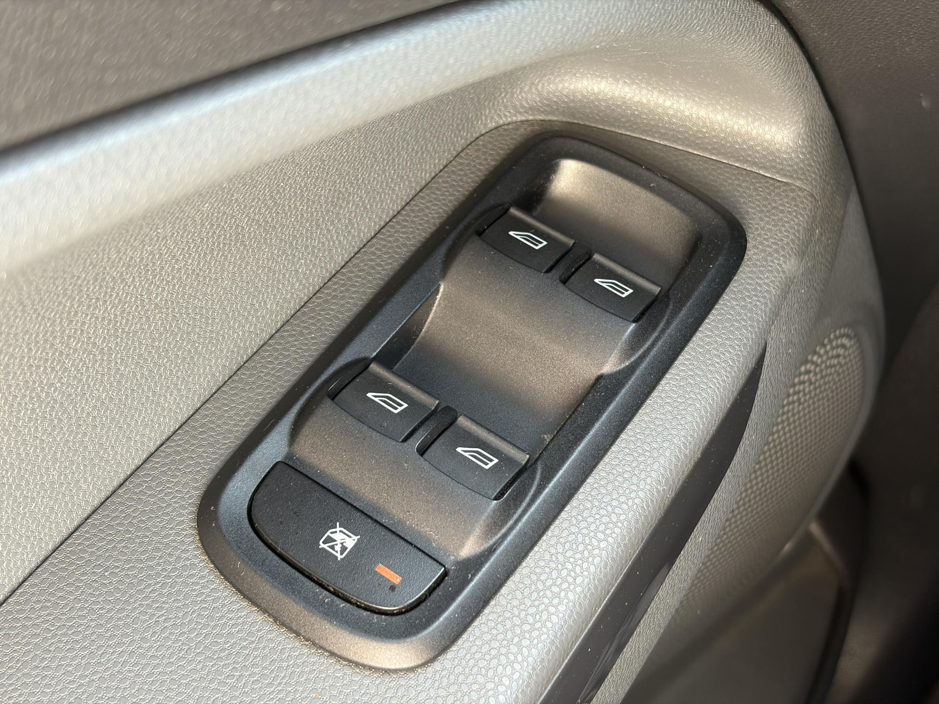 Ford EcoSport 1.0 EcoBoost Titanium Clima,Cruise,Pdc,Lm velgen,125pk,Bluetooth,N.A.P,Apk tot 09-2027