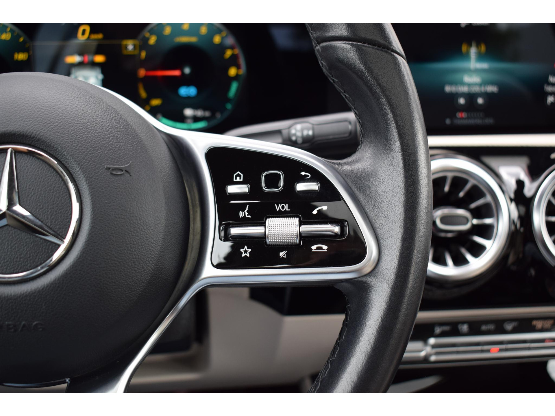 Mercedes-Benz A-klasse 250 e Business Solution Luxury Limited | Pano | Leer | Burmester | SOH: 94,3% | Stoelverwarming