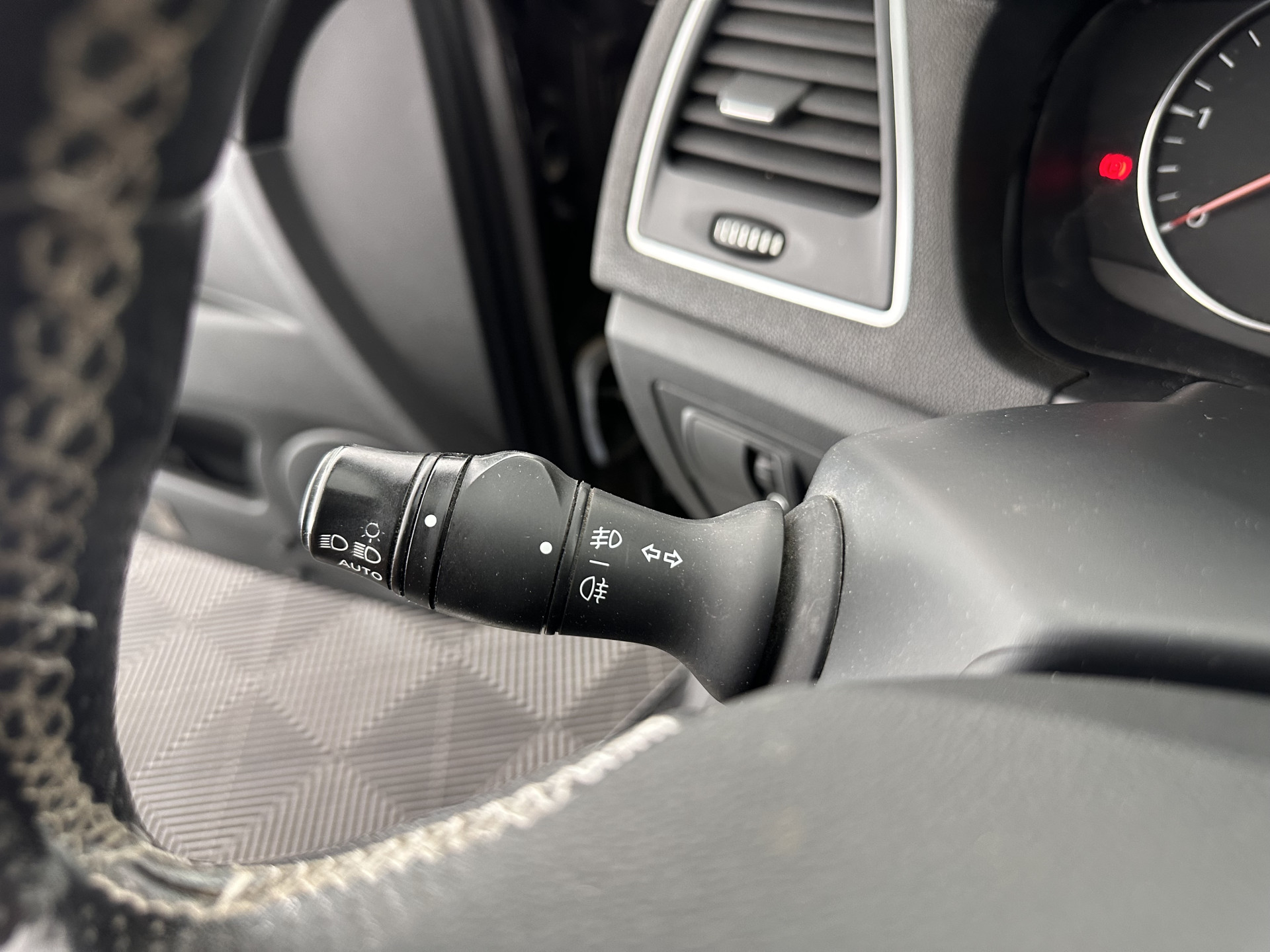 Renault Laguna 2.0 dCi S/S (INCL-BTW) *PANO | LEATHER-MICROFIBRE | BI-XENON | KEYLESS | NAVI-FULLMAP | COMFORT-SEATS | ECC | PDC | CRUISE | TOWBAR | 18''ALU*