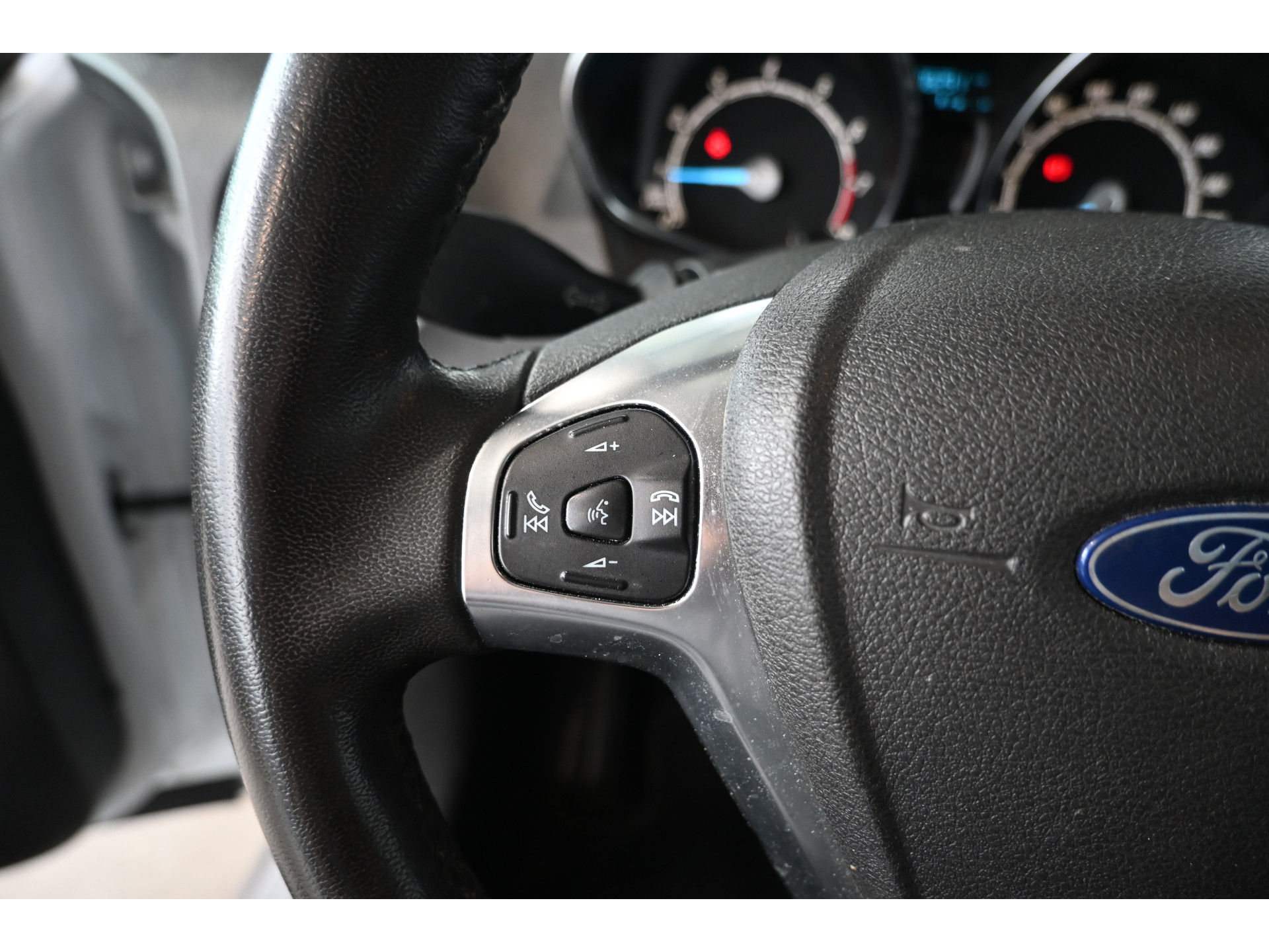 Ford Tourneo Courier 1.0 Titanium Clima Navigatie 2x Schuifdeur Stoelverwarming Cruise Control Rijklaarprijs! Inruil Mogelijk!