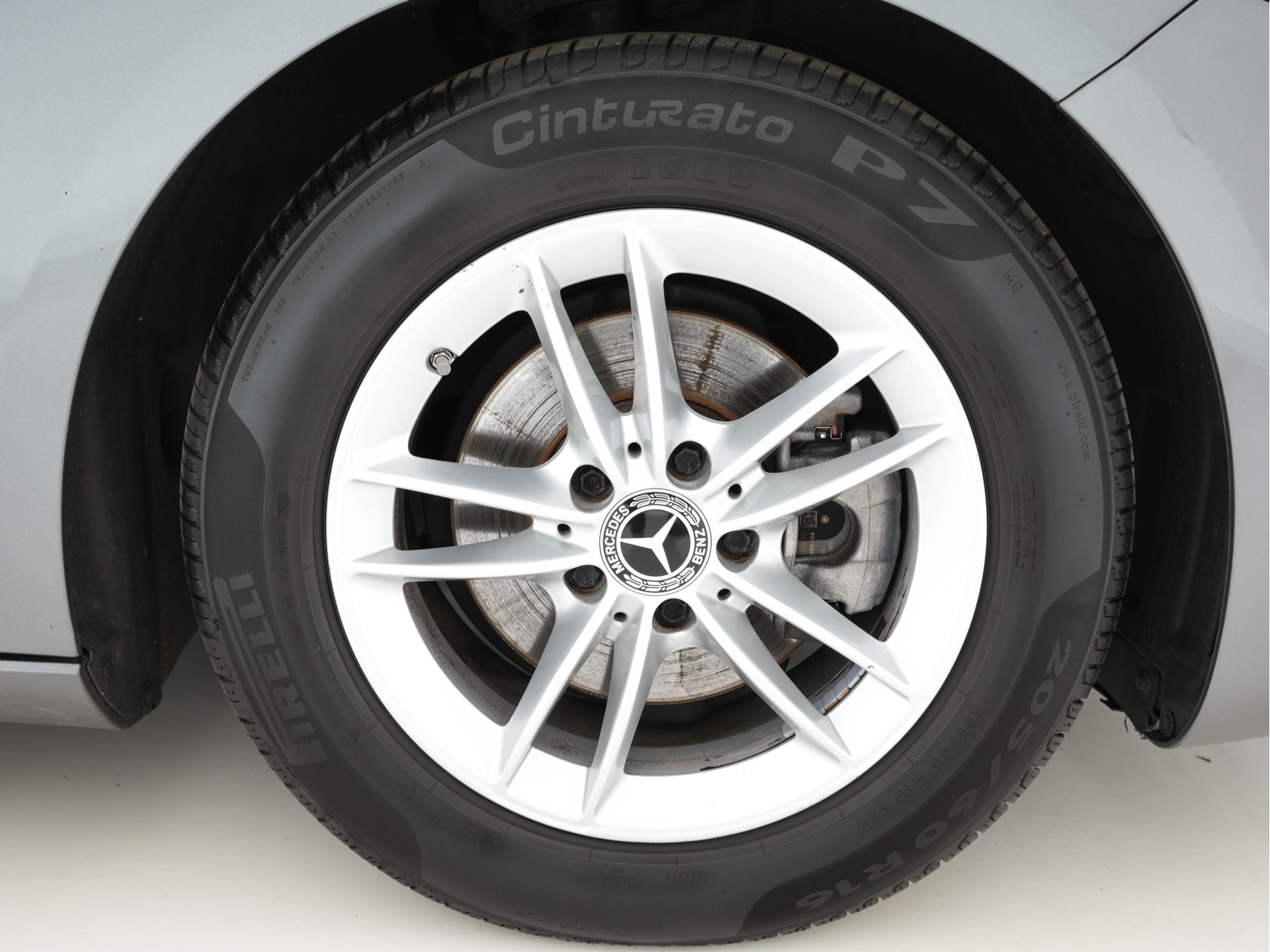 Mercedes-Benz A-klasse 180 Advantage Style-Pack (INCL-BTW) Aut. *WIDESCREEN-DIGI-COCKPIT | LEATHER-MICROFIBRE | CAMERA | NAVI-FULLMAP | ECC | PDC | CRUISE | CARPLAY | HEATED-SPORTSEATS | CARBON-INLAY | DAB | SHIFT-PADDLES | 16"ALU*