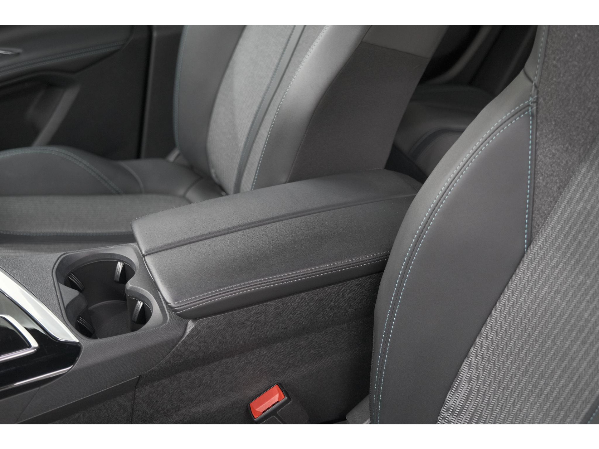 Peugeot 3008 1.6 Plug-in HYbrid 225 Allure | Camera | Dodehoekdetectie | Navigatie | Apple Carplay