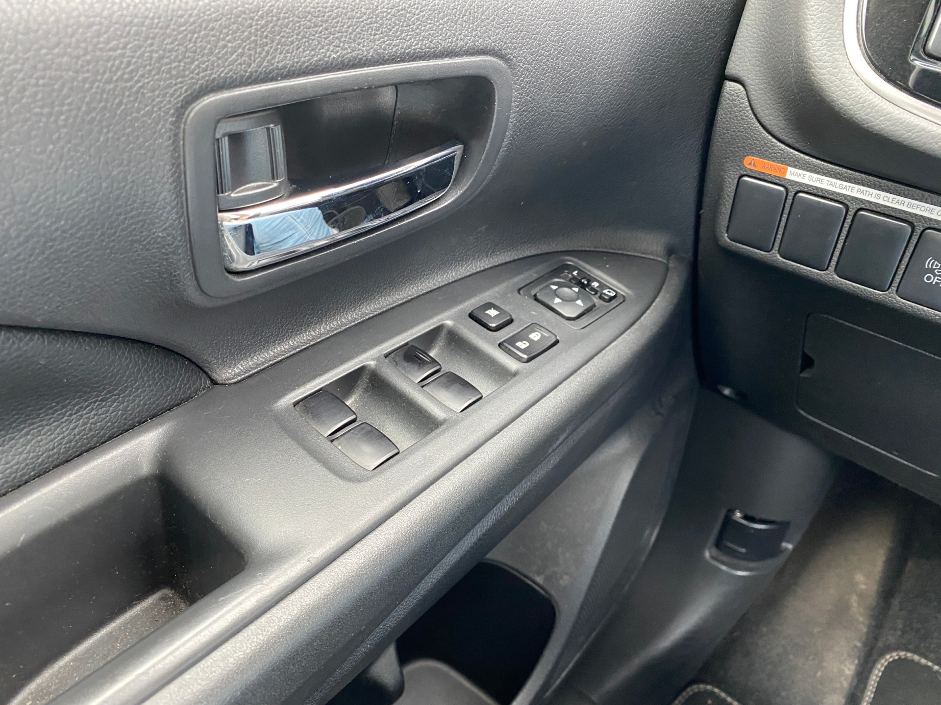 Mitsubishi Outlander 2.0 PHEV Instyle 4WD 203 pk | navigatie | leder interieur | schuifdak | trekhaak | elektr. achterklep