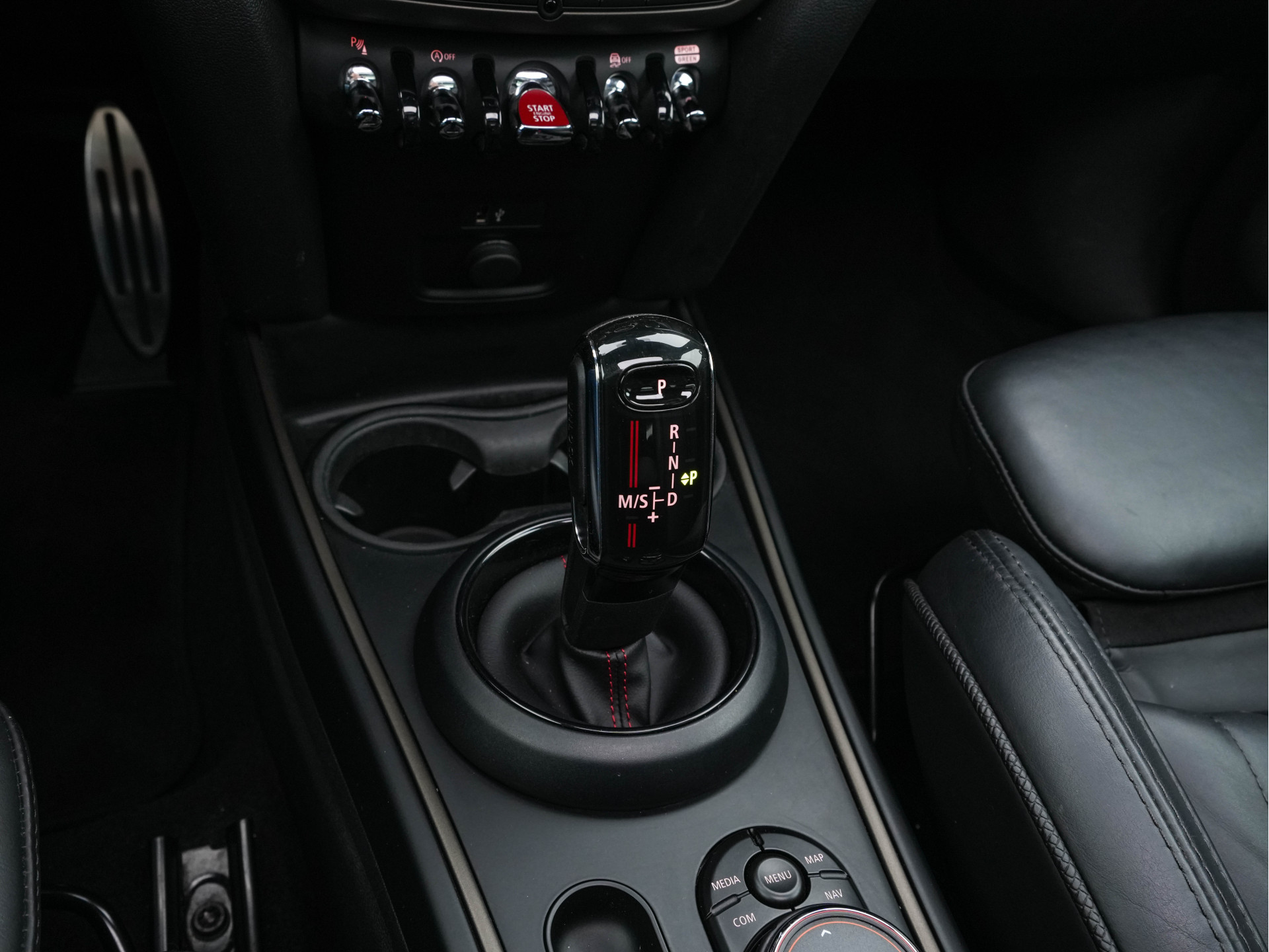 MINI Mini Countryman 2.0 Cooper S Knightsbridge Edition JCW-Sportpack Aut. *PANO |  LEATHER | FULL-LED | HARMAN/KARDON-AUDIO | HEATED-SPORTSEATS | KEYLESS | CAMERA | AMBIENT-LIGHT | NAVI-FULLMAP | HEAD-UP | PRIVACY-GLASS | SHIFT-PADDLES | 18''ALU*