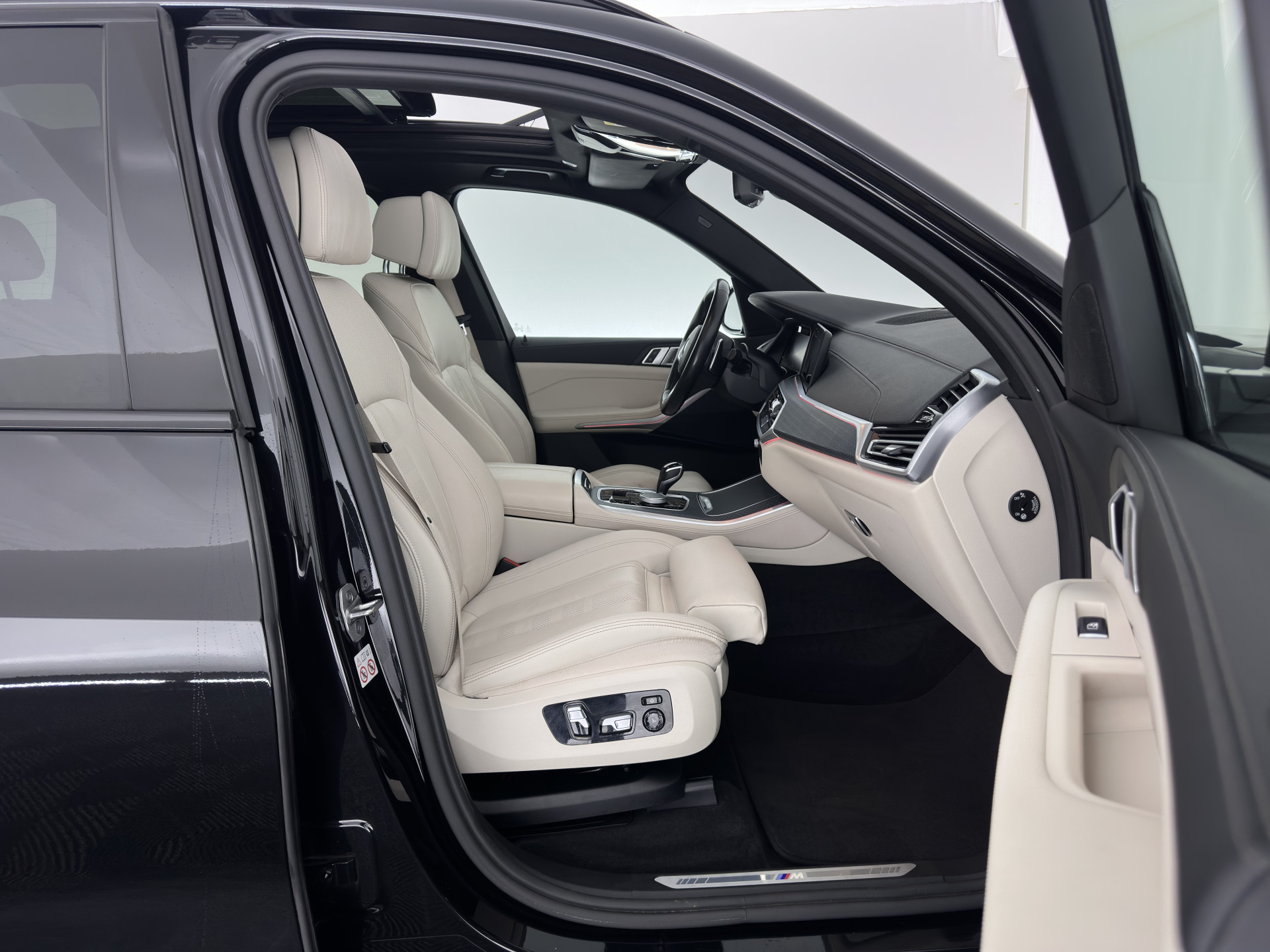 BMW X5 xDrive45e M-Sportpack High Executive (INCL-BTW) Aut. *PANO | LEATHER | HEAD-UP | LASER-LED | SOFT-CLOSE | ADAPTIVE-CRUISE | HIFI-SOUND | BLIND-SPOT | MEMORY-PACK | TOP-VIEW | DIGI-COCKPIT | NAVI-FULLMAP | PRIVACY-GLASS | ...