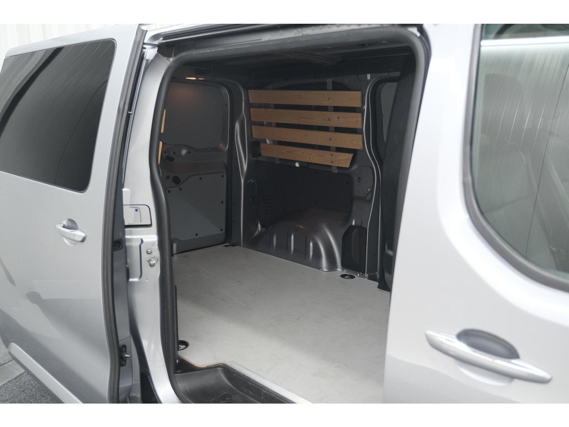 Peugeot Expert 2.0 BlueHDI 180 Automaat Standard Premium | Standkachel | Trekhaak | Head-Up Display | Camera | Apple Carplay | Laadruimte Betimmering