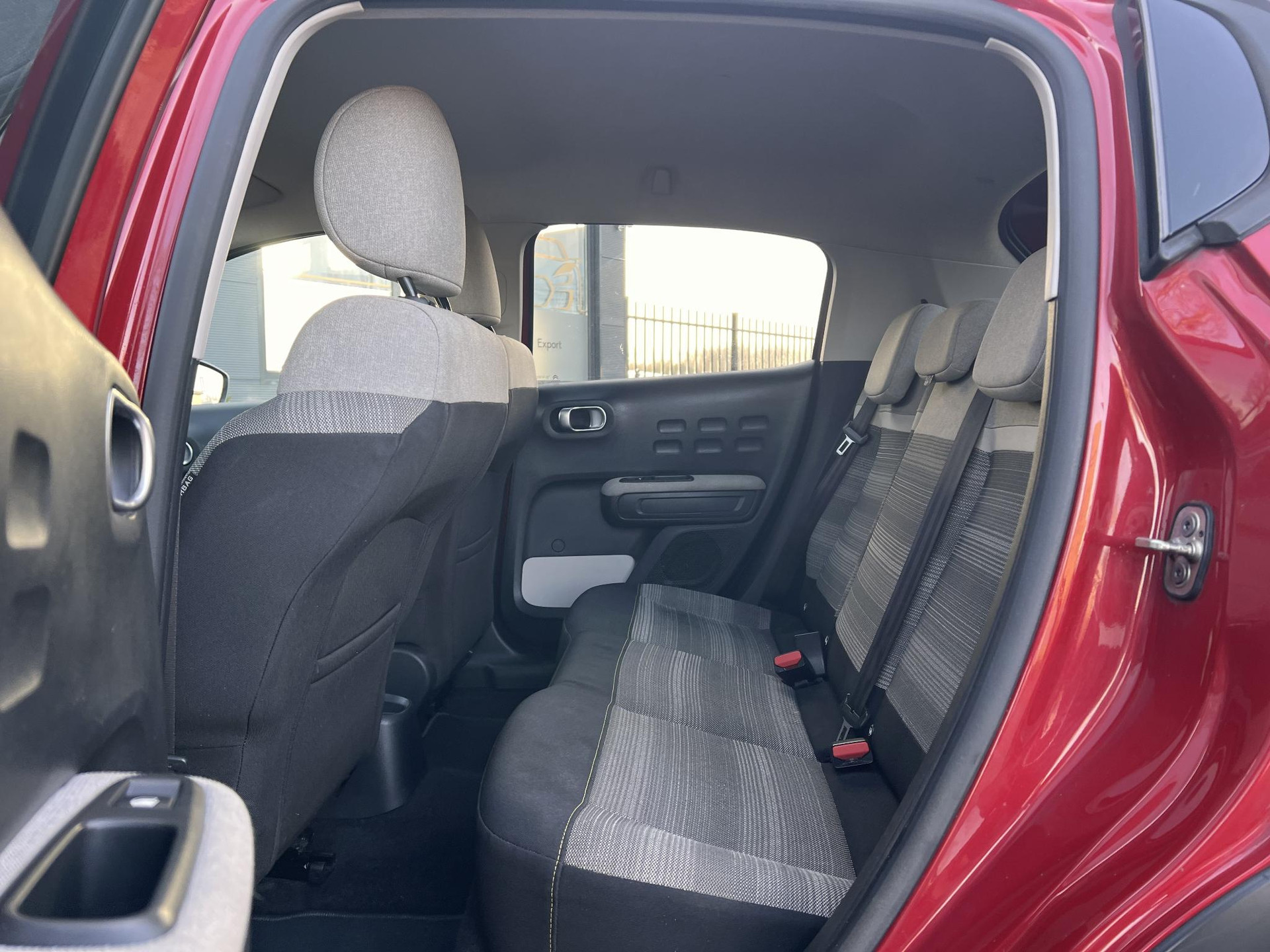 Citroen C3 1.2 PureTech S&S Shine 110pk,D-riem vv in 2023,2e Eigenaar,Camera,Navi,Clima,Cruise,Pdc V+A,APK tot 01-2027