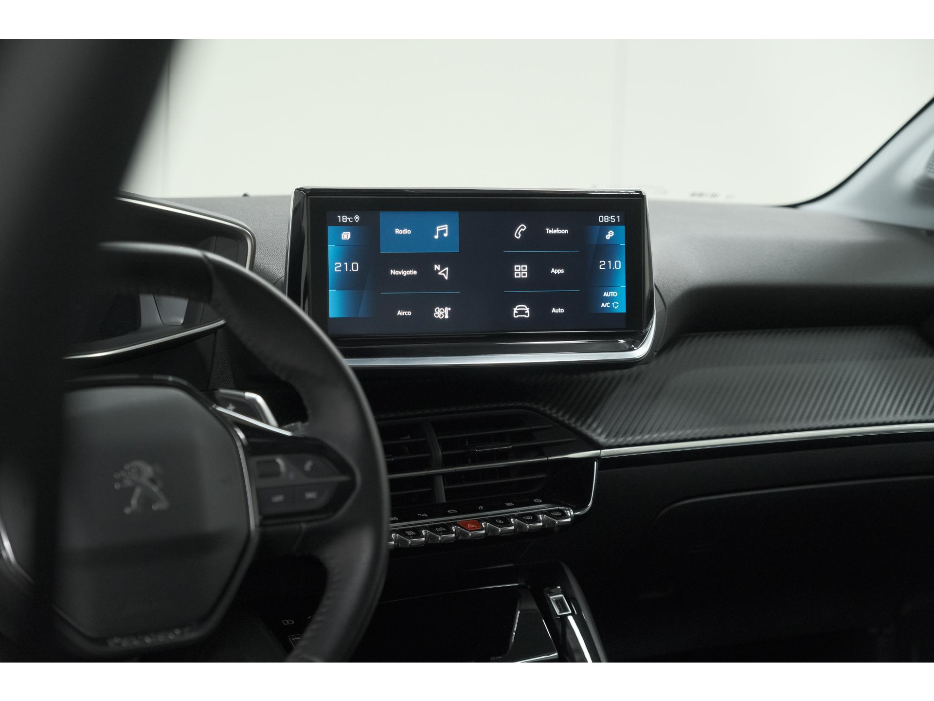 Peugeot 208 PureTech 100 EAT8 Allure | Adaptieve Cruise control |  Camera | Parkeersensoren voor + achter | Navigatie | Apple Carplay