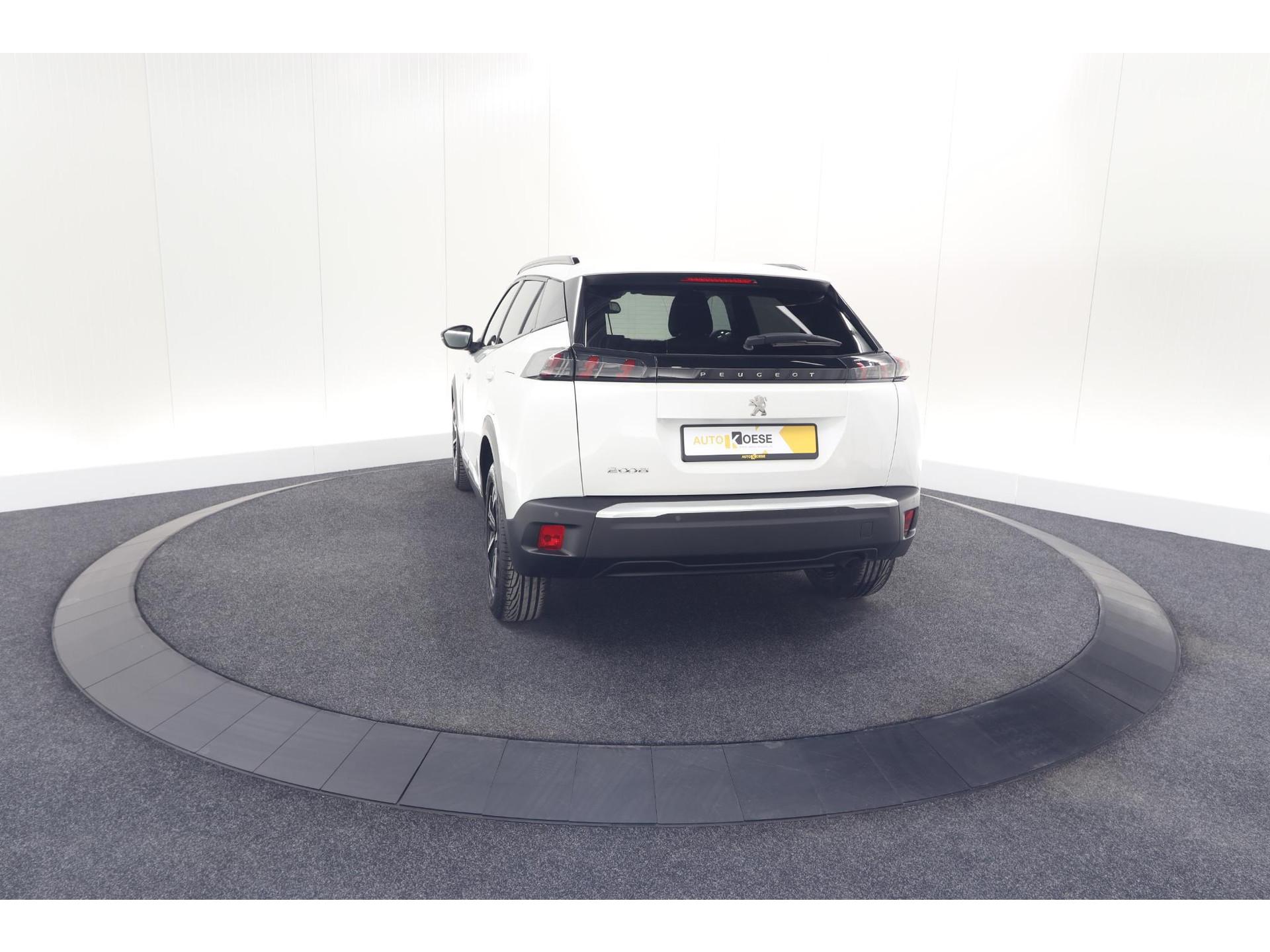 Peugeot 2008 PureTech 102 Allure Pack | Allseason Banden | Parkeersensoren | Apple Carplay