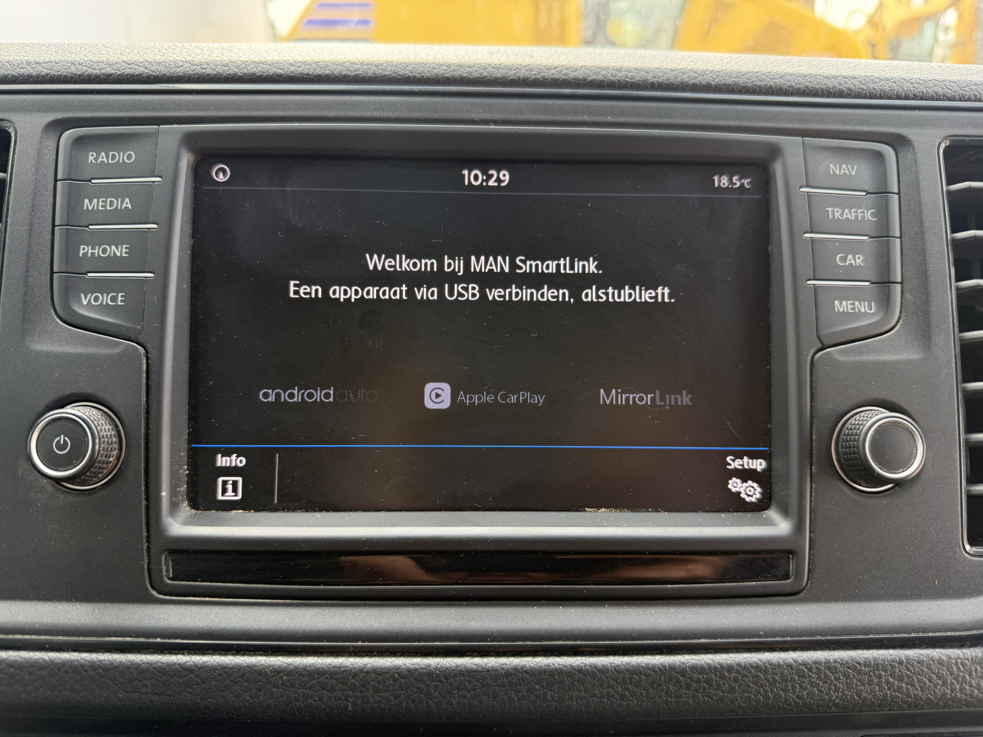 Volkswagen Crafter 3.140 2.0 TDI Automaat Open Laadbak Kist Dubbele cabine 6-persoons Airco Trekhaak Navigatie Carplay Pritische Pickup Open Box