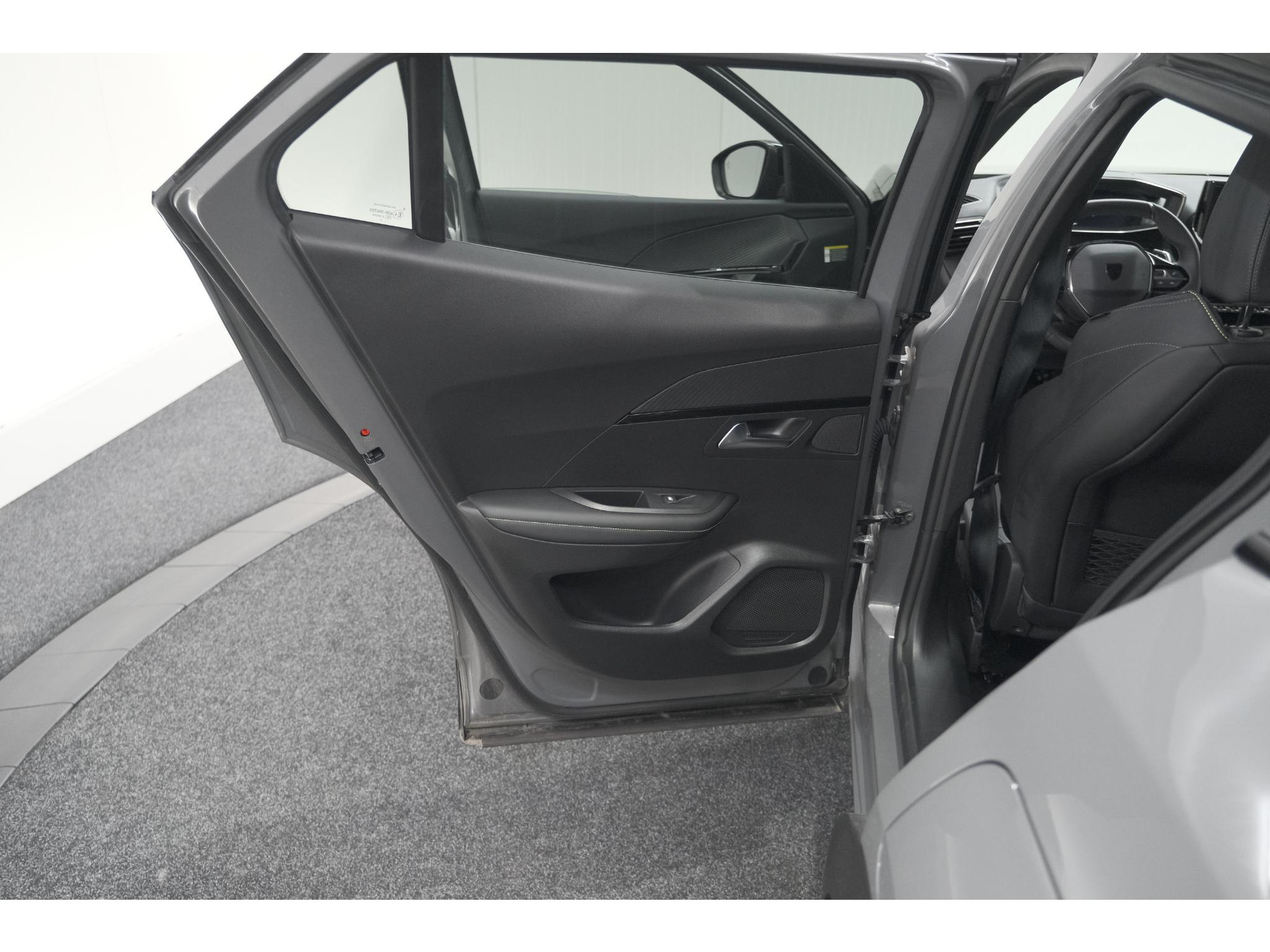 Peugeot 2008 PureTech 130 EAT8 GT | 360 Camera | Adaptieve Cruise Control | Stoelmaasage | Apple Carplay