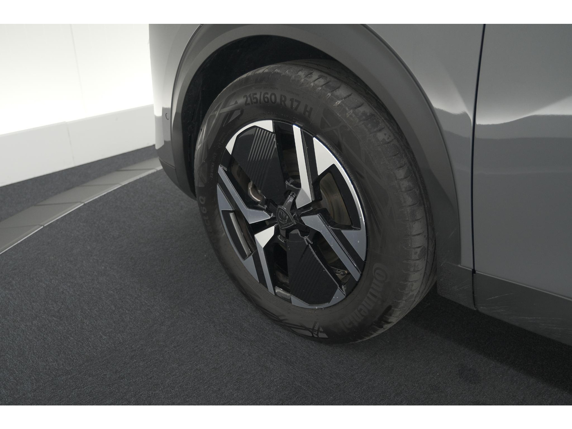 Peugeot 2008 Hybrid 136 e-DCS6 Allure | 360 Camera | Adaptieve Cruise Control | Dodehoekdetectie | Apple Carplay