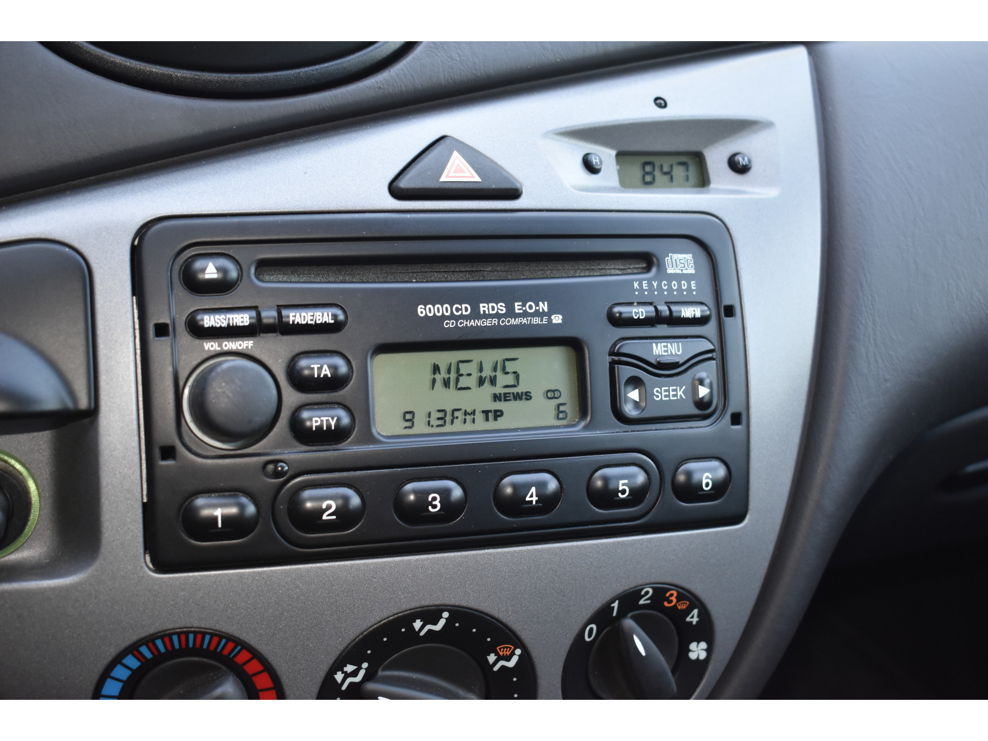 Ford Focus 1.6-16V Trend Automaat storing Airco 5-deurs 1e eigenaar Pdc Trekhaak lees goed!!! HANDELSAUTO - automaat gaat in noodloop LEES GOED
